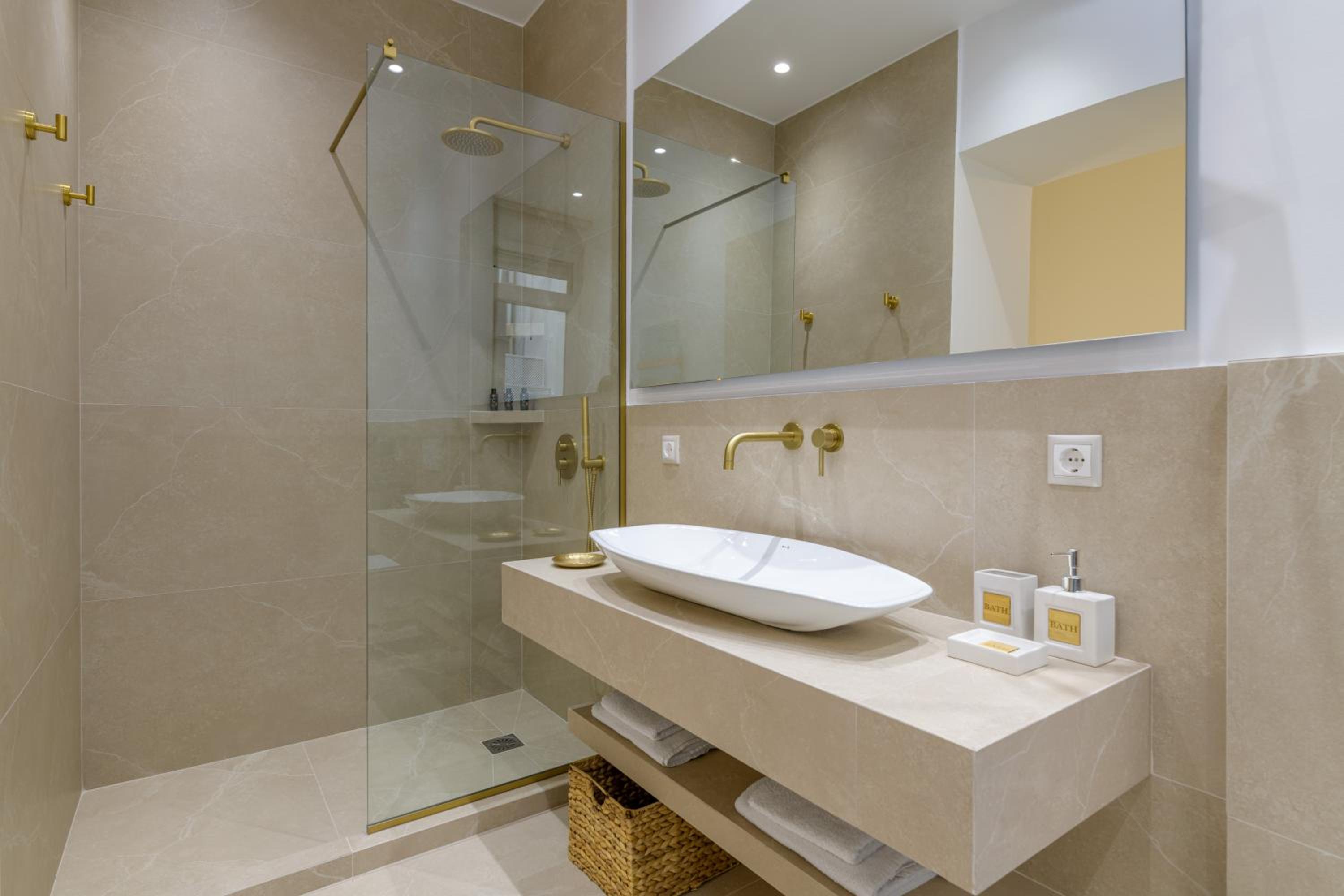 Koukaki Cielo Villa10 -Pvt Yard 3BR 8ppl -10min Metro Acropolis