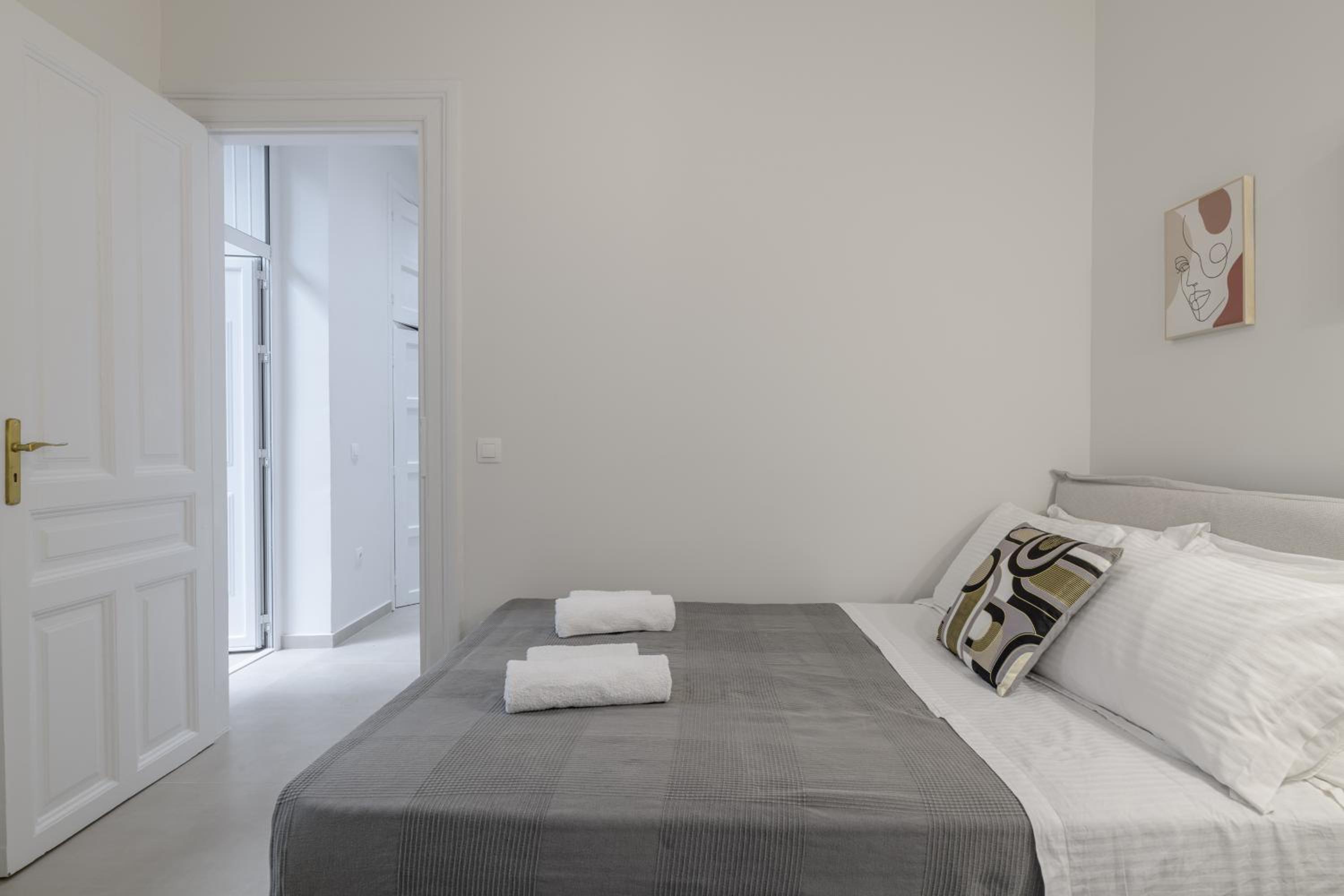 Koukaki Cielo Villa10 -Pvt Yard 3BR 8ppl -10min Metro Acropolis
