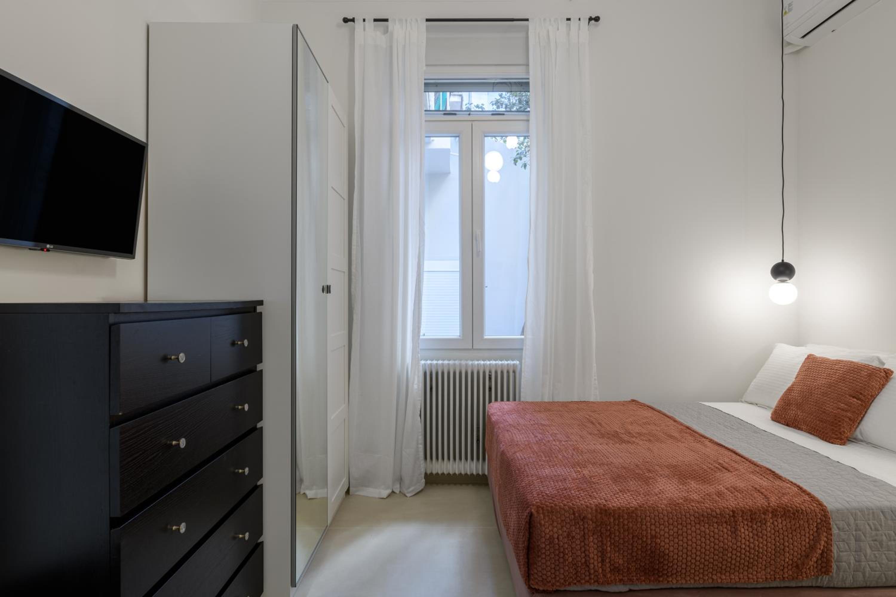 Koukaki Cielo Villa10 -Pvt Yard 3BR 8ppl -10min Metro Acropolis