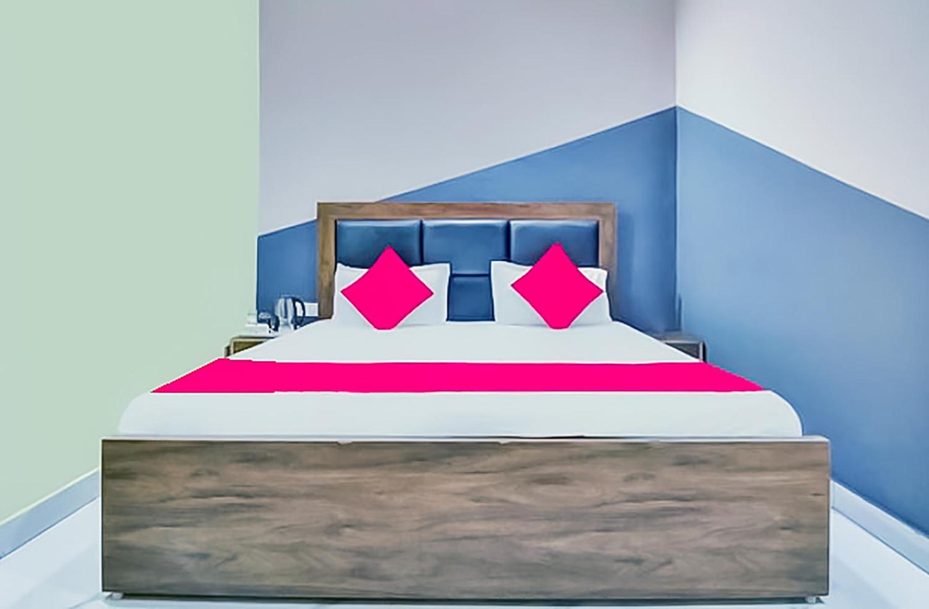 Hotel Classical Opposite Nizamuddin Railway Station