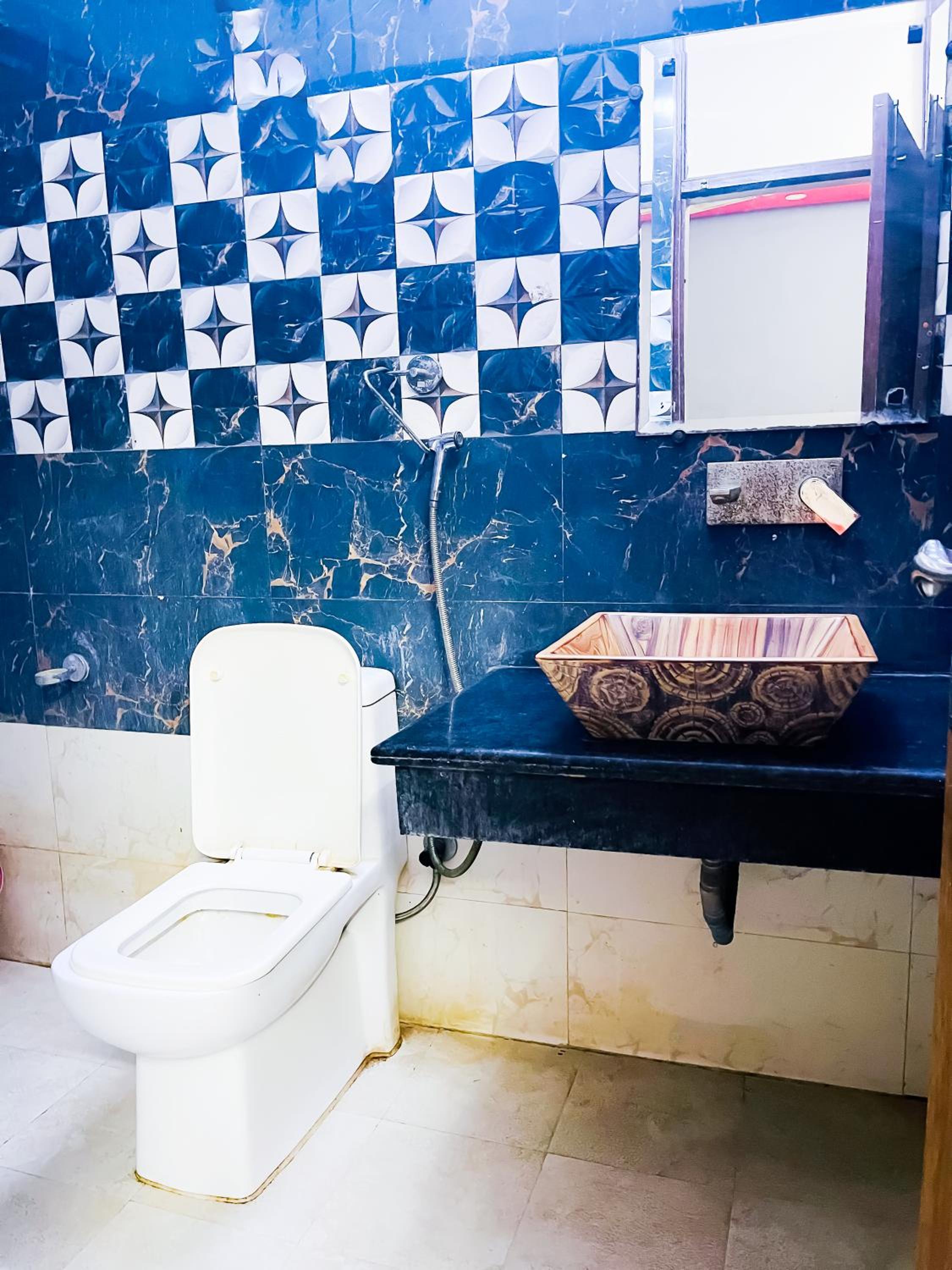 Hotel Classical Opposite Nizamuddin Railway Station