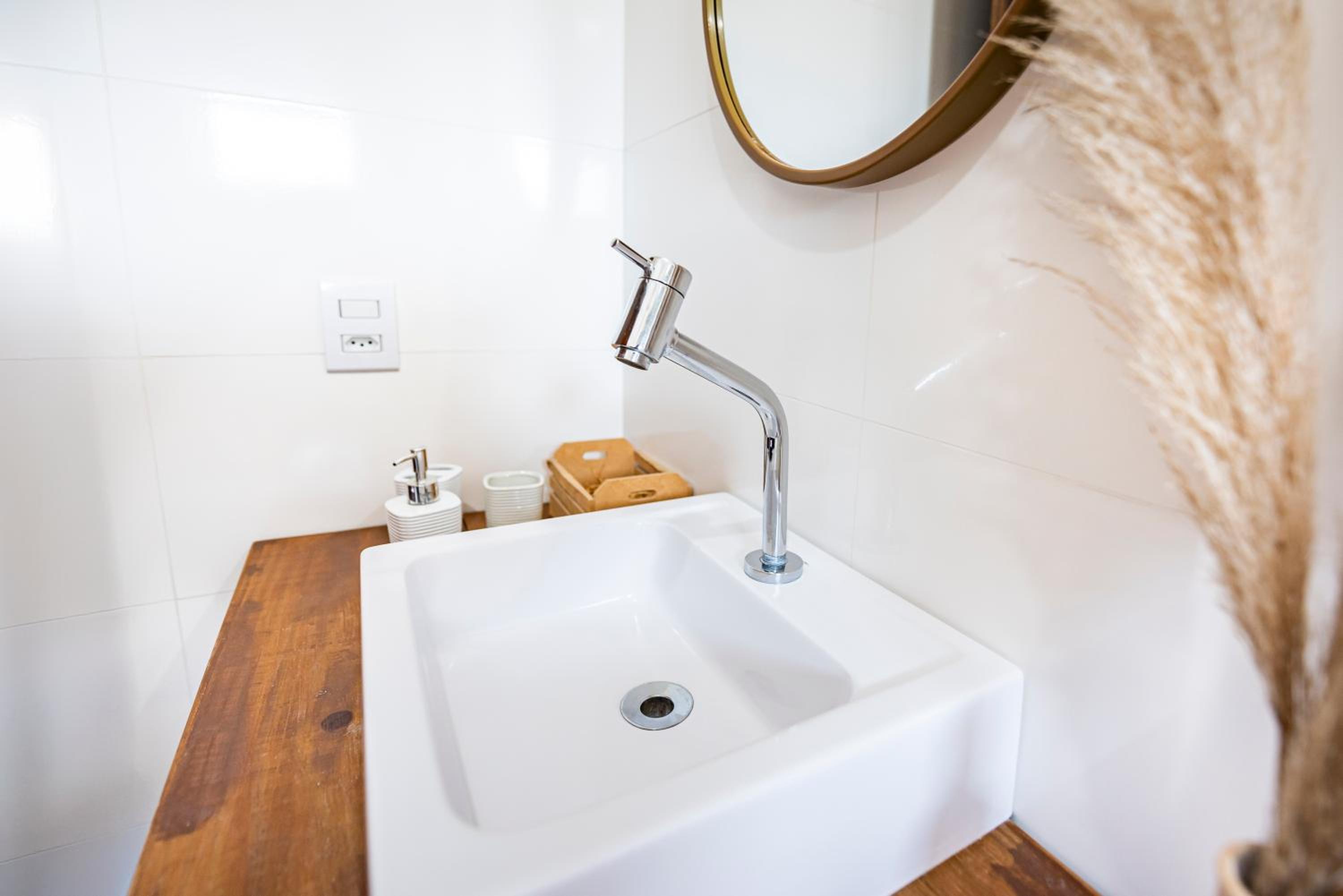 Cabana Aconchegante a 800m da Praia - Lareira externa, Quintal Amplo, Pet Friendly, Ar condicionado, Netflix e Conforto completo