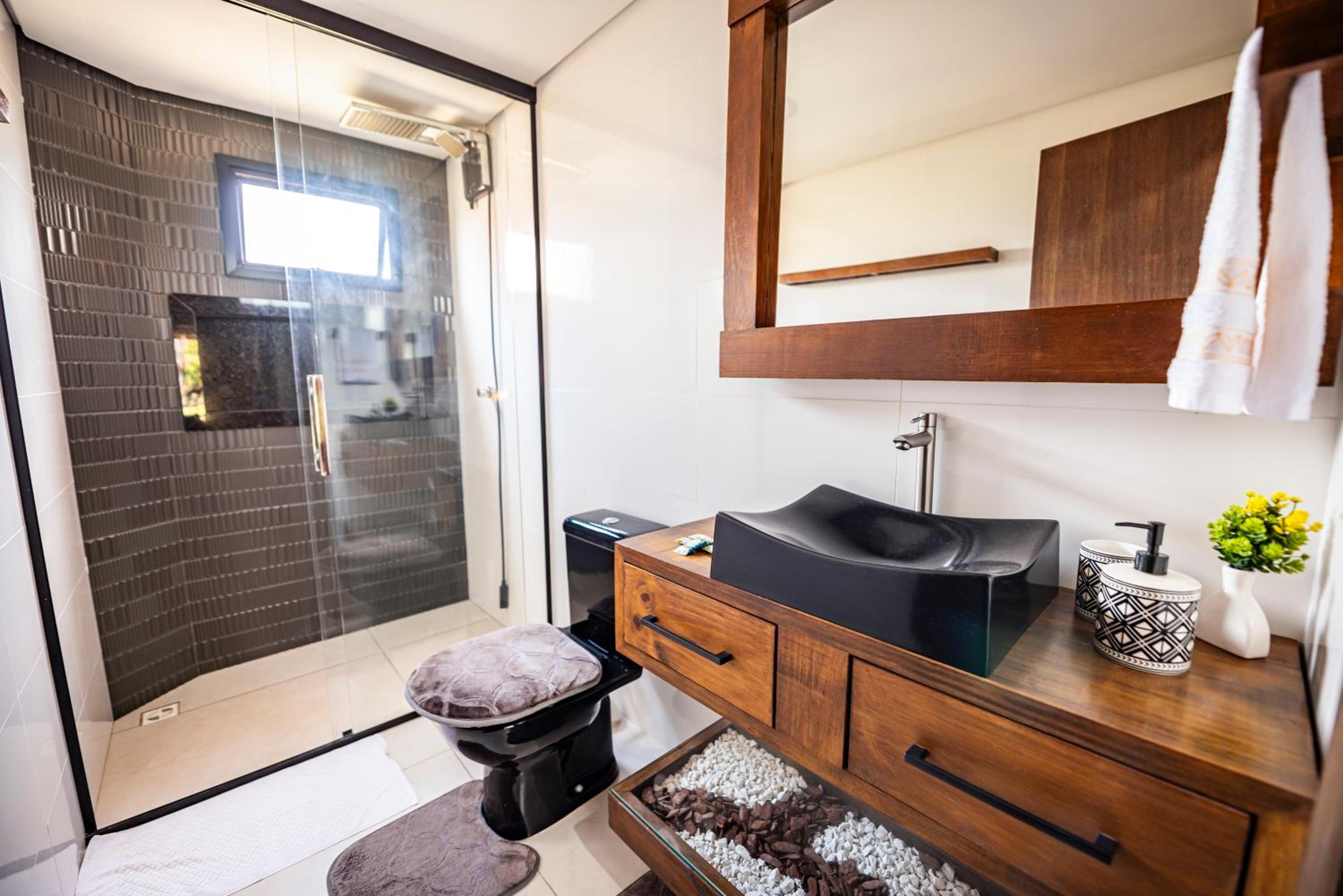 Cabana Aconchegante a 800m da Praia - Lareira externa, Quintal Amplo, Pet Friendly, Ar condicionado, Netflix e Conforto completo