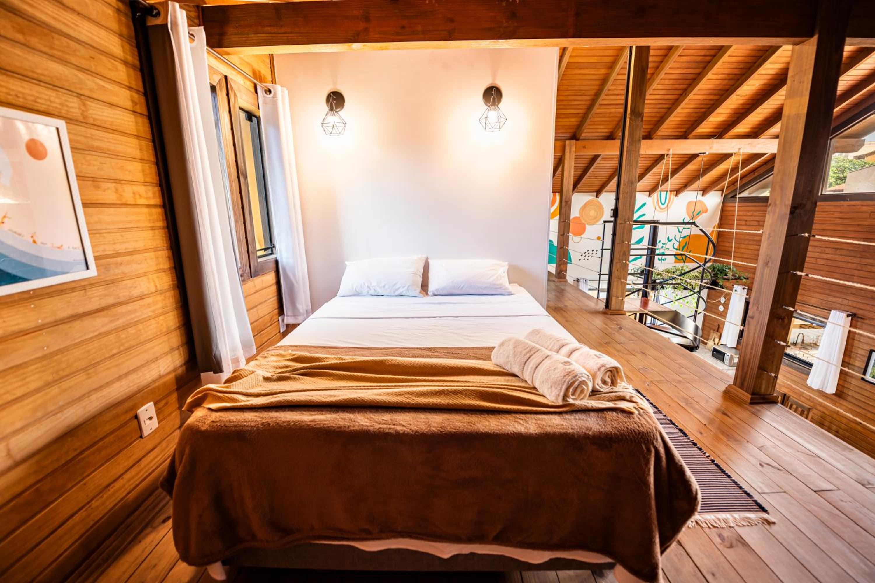 Cabana Aconchegante a 800m da Praia - Lareira externa, Quintal Amplo, Pet Friendly, Ar condicionado, Netflix e Conforto completo
