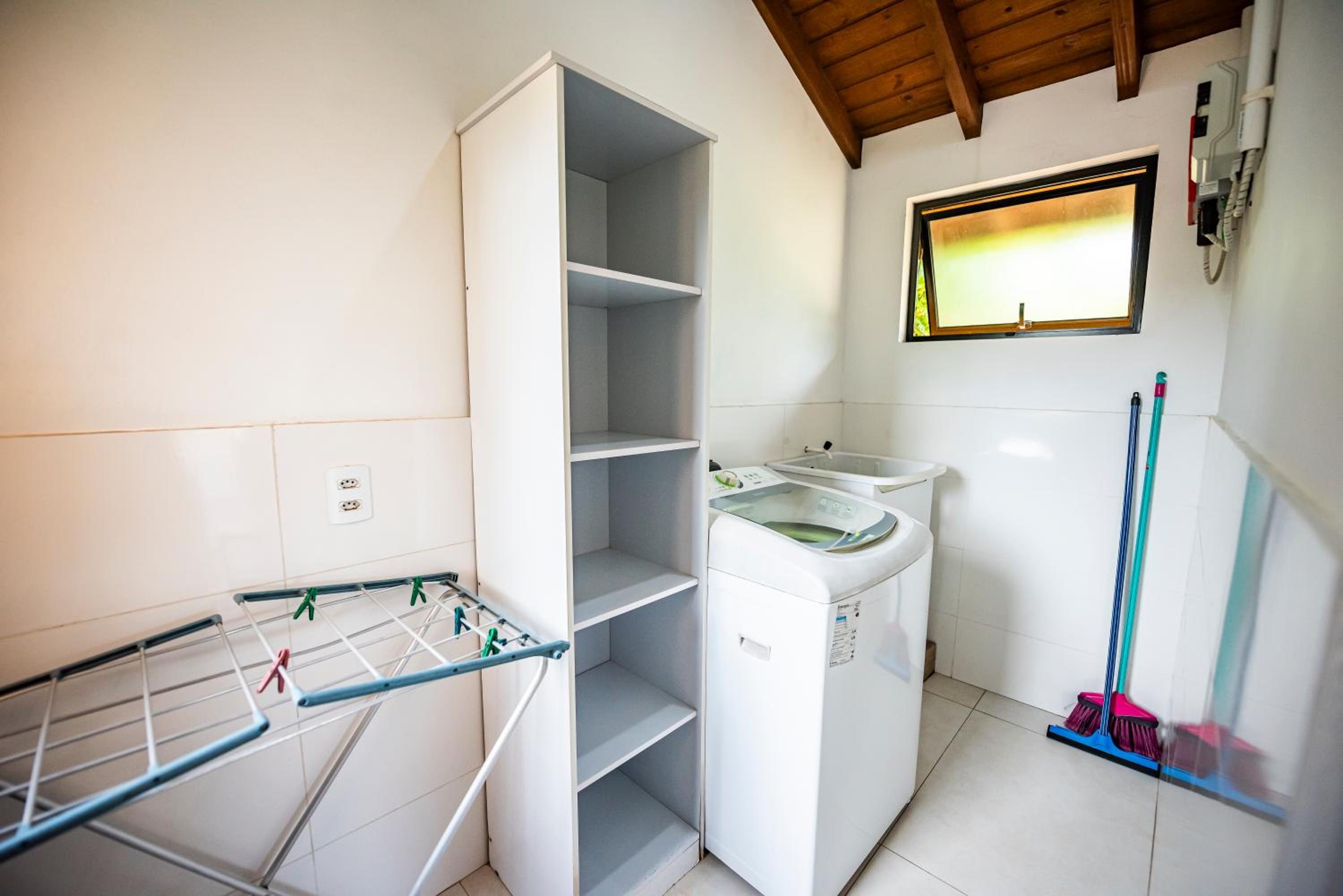 Cabana Aconchegante a 800m da Praia - Lareira externa, Quintal Amplo, Pet Friendly, Ar condicionado, Netflix e Conforto completo