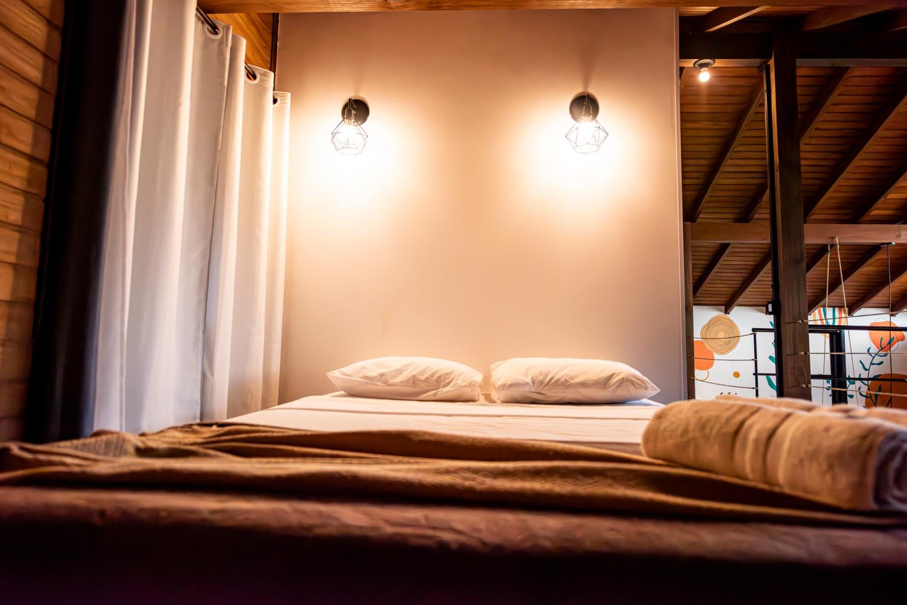 Cabana Aconchegante a 800m da Praia - Lareira externa, Quintal Amplo, Pet Friendly, Ar condicionado, Netflix e Conforto completo