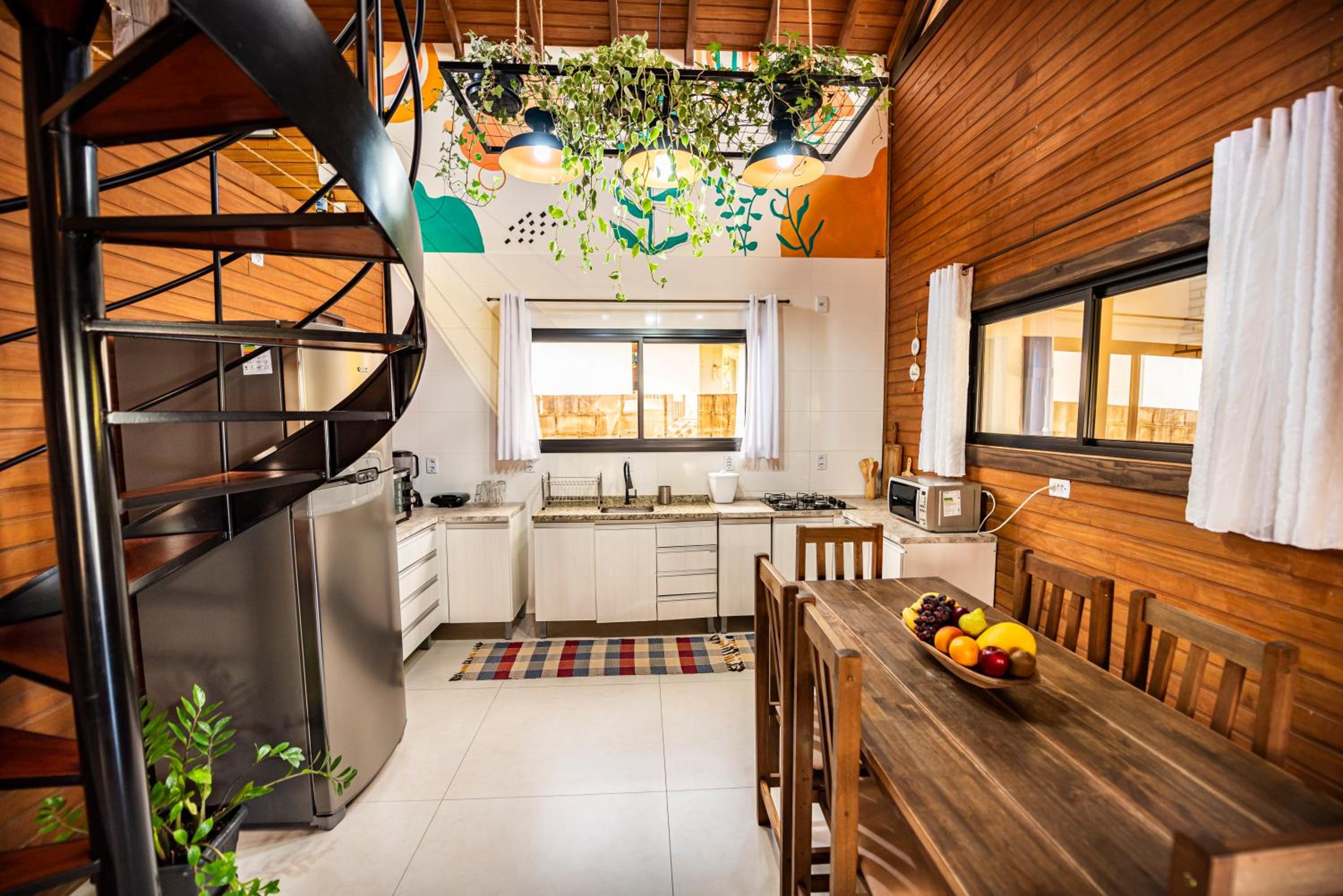 Cabana Aconchegante a 800m da Praia - Lareira externa, Quintal Amplo, Pet Friendly, Ar condicionado, Netflix e Conforto completo