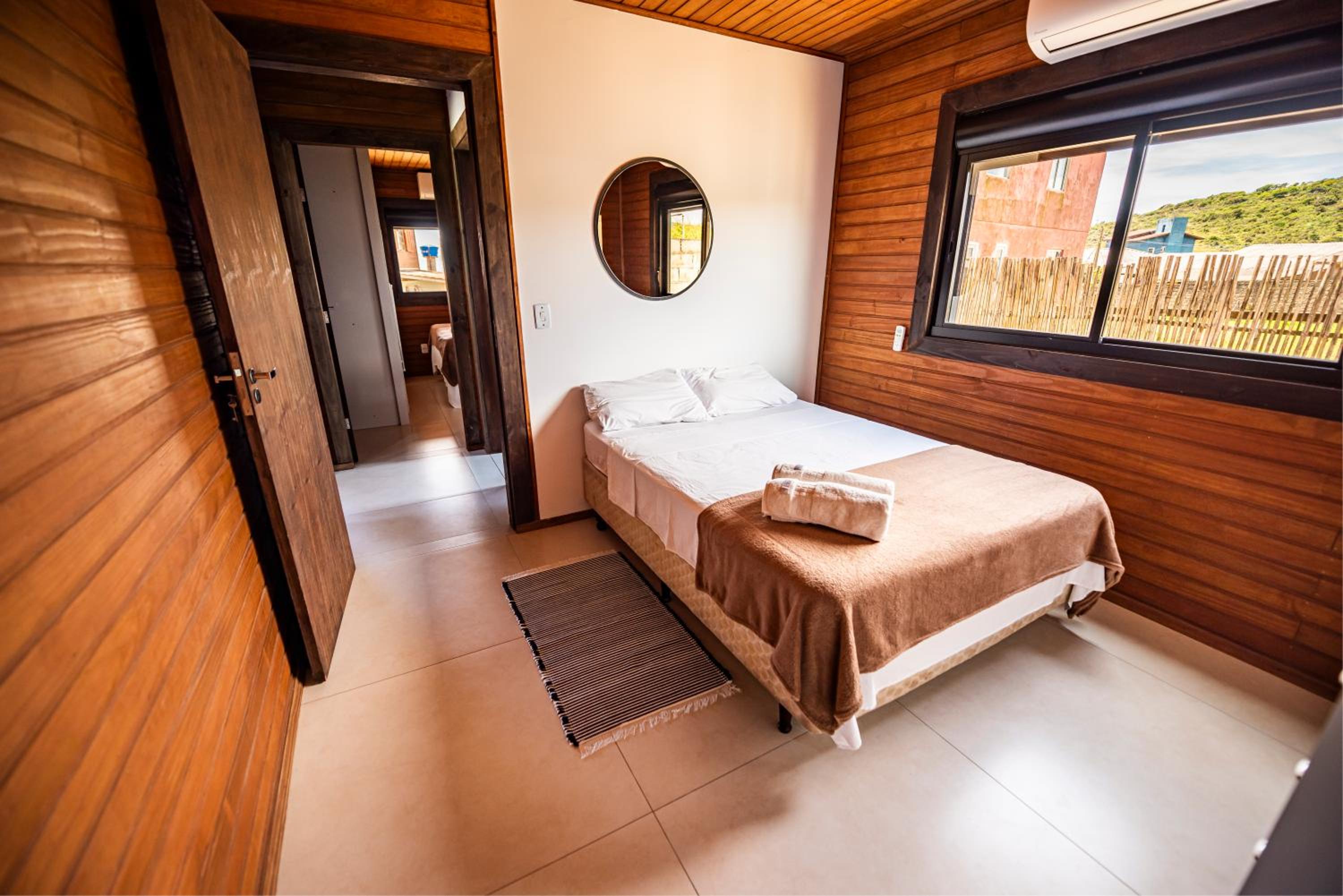 Cabana Aconchegante a 800m da Praia - Lareira externa, Quintal Amplo, Pet Friendly, Ar condicionado, Netflix e Conforto completo