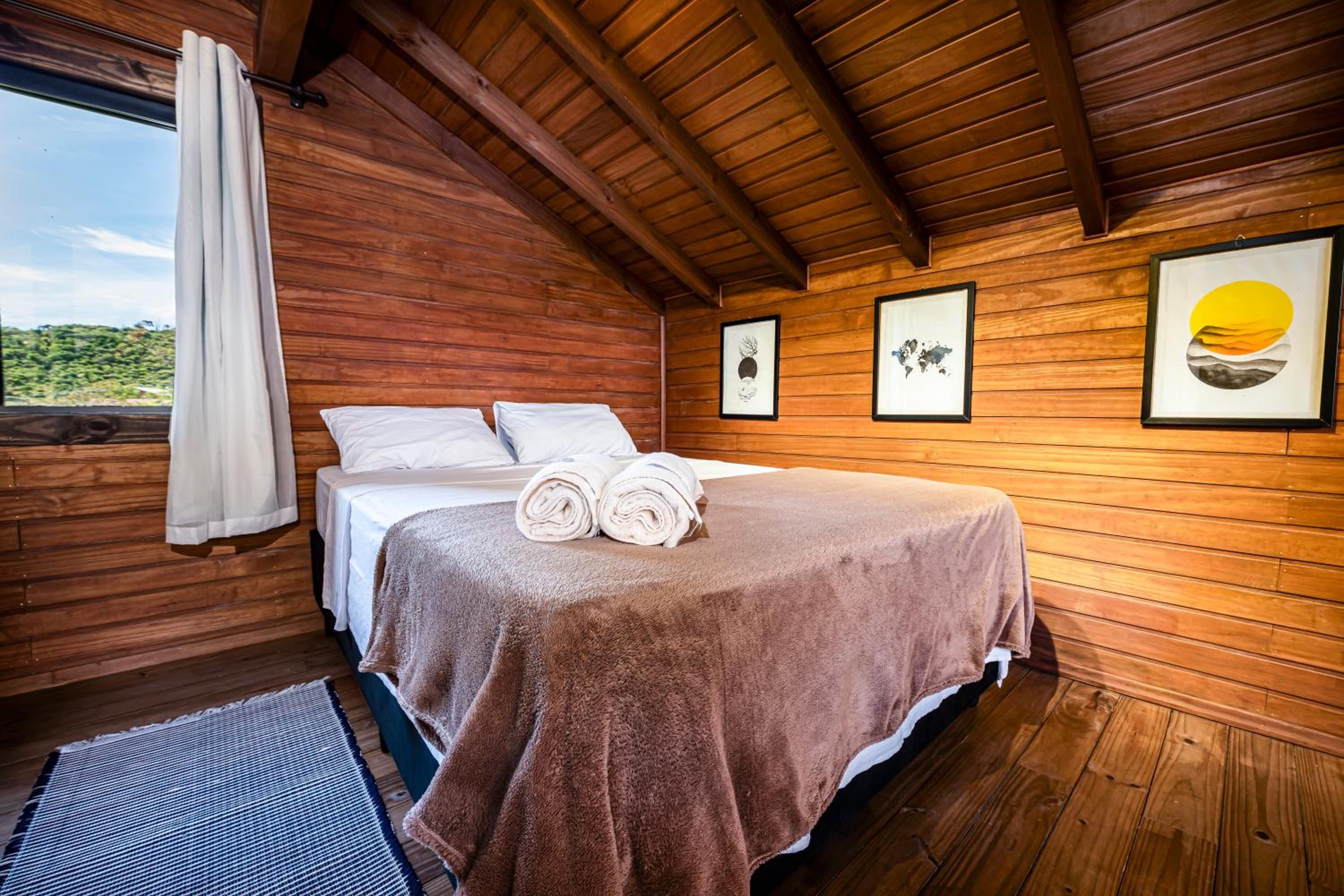 Cabana Aconchegante a 800m da Praia - Lareira externa, Quintal Amplo, Pet Friendly, Ar condicionado, Netflix e Conforto completo