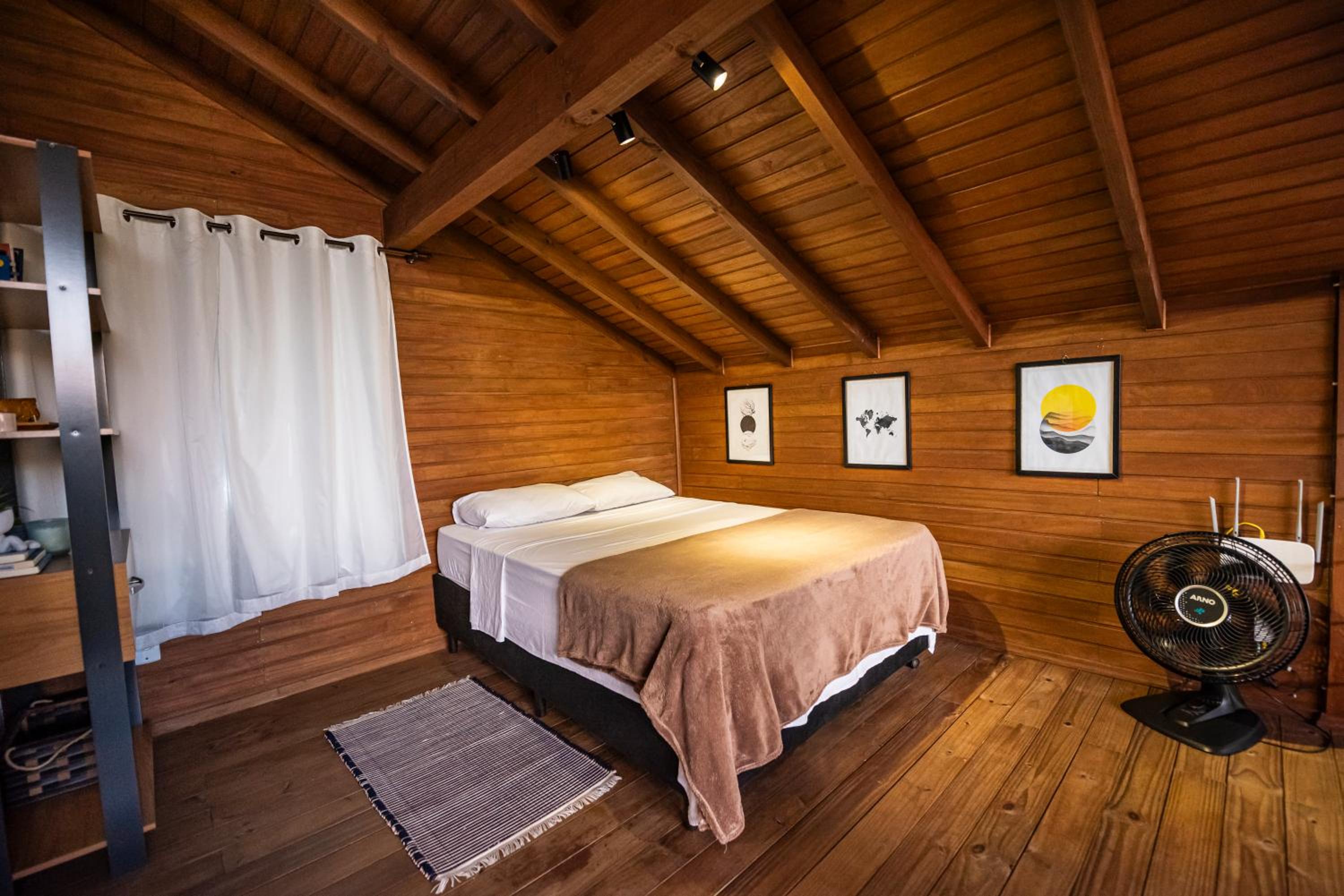 Cabana Aconchegante a 800m da Praia - Lareira externa, Quintal Amplo, Pet Friendly, Ar condicionado, Netflix e Conforto completo
