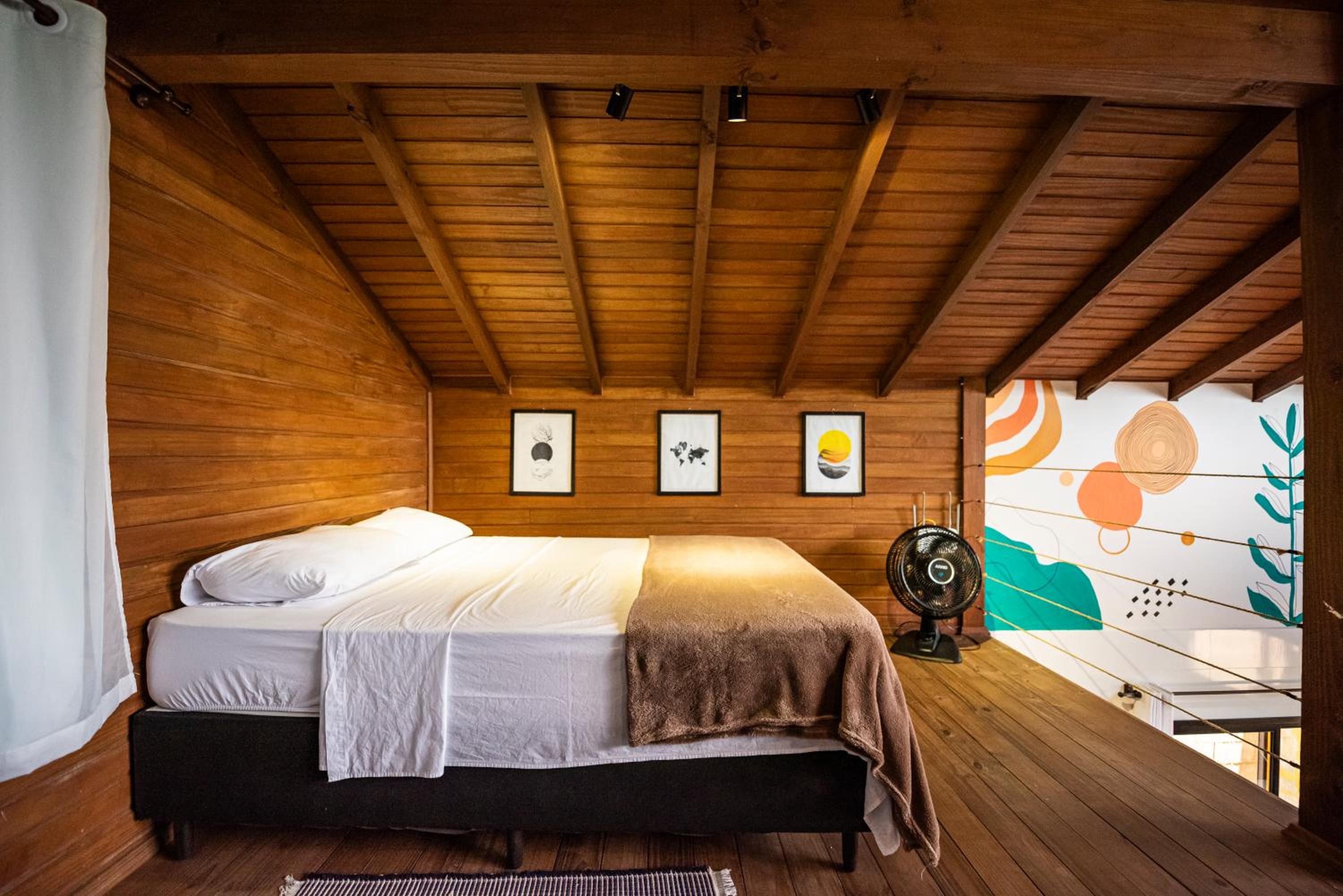 Cabana Aconchegante a 800m da Praia - Lareira externa, Quintal Amplo, Pet Friendly, Ar condicionado, Netflix e Conforto completo
