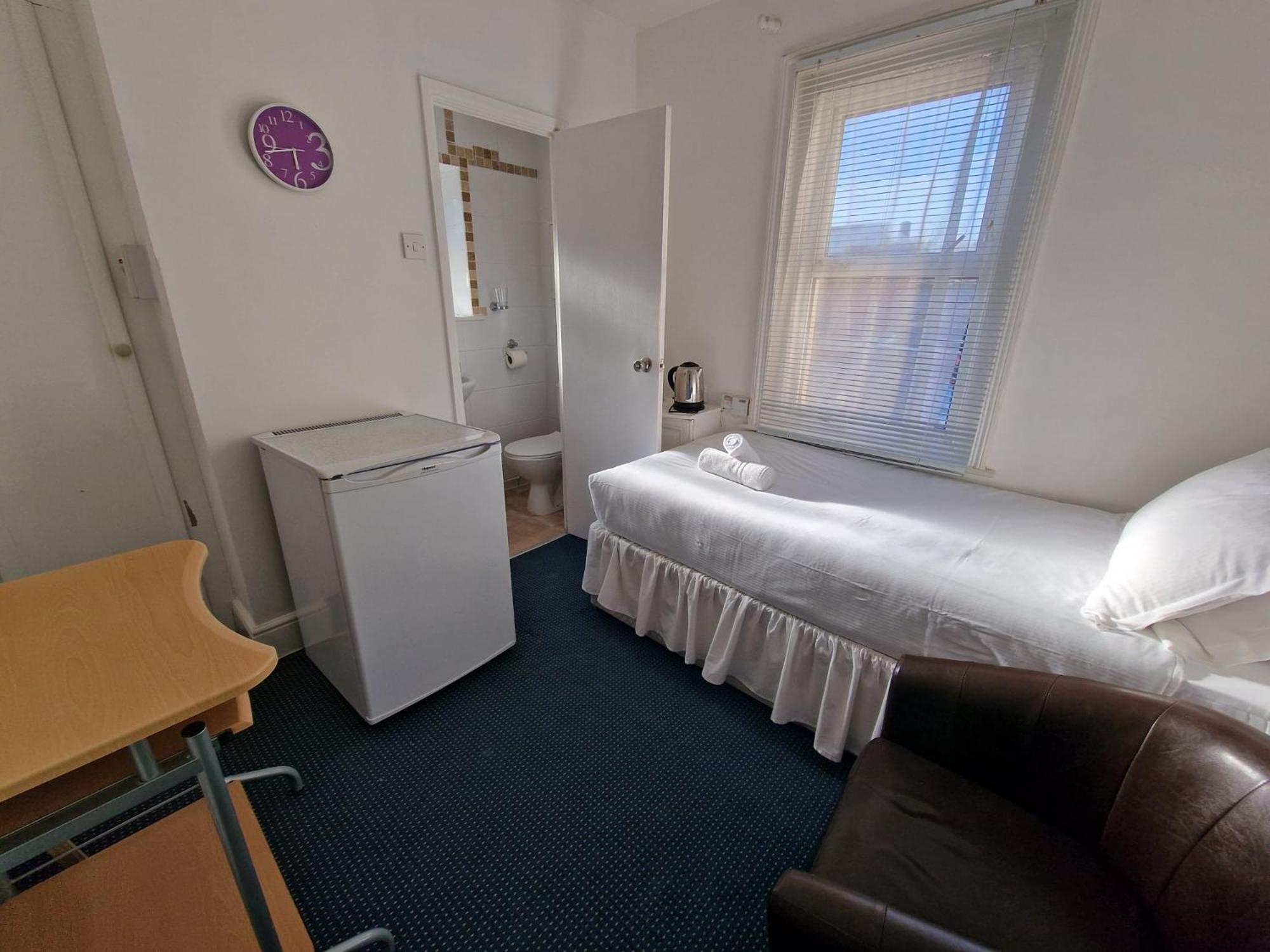Small Studio Room Near Ocean Village view 3