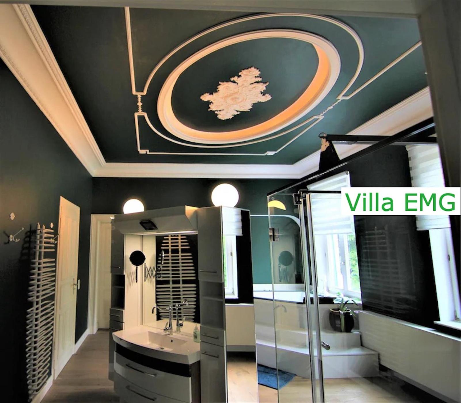 Luxus Ferienhaus Villa EMG Dortmund in Ennepetal, nah Düsseldorf, Köln mit Tennis Court, Garten, Kamin für Familien Gruppen bis 20 Personen