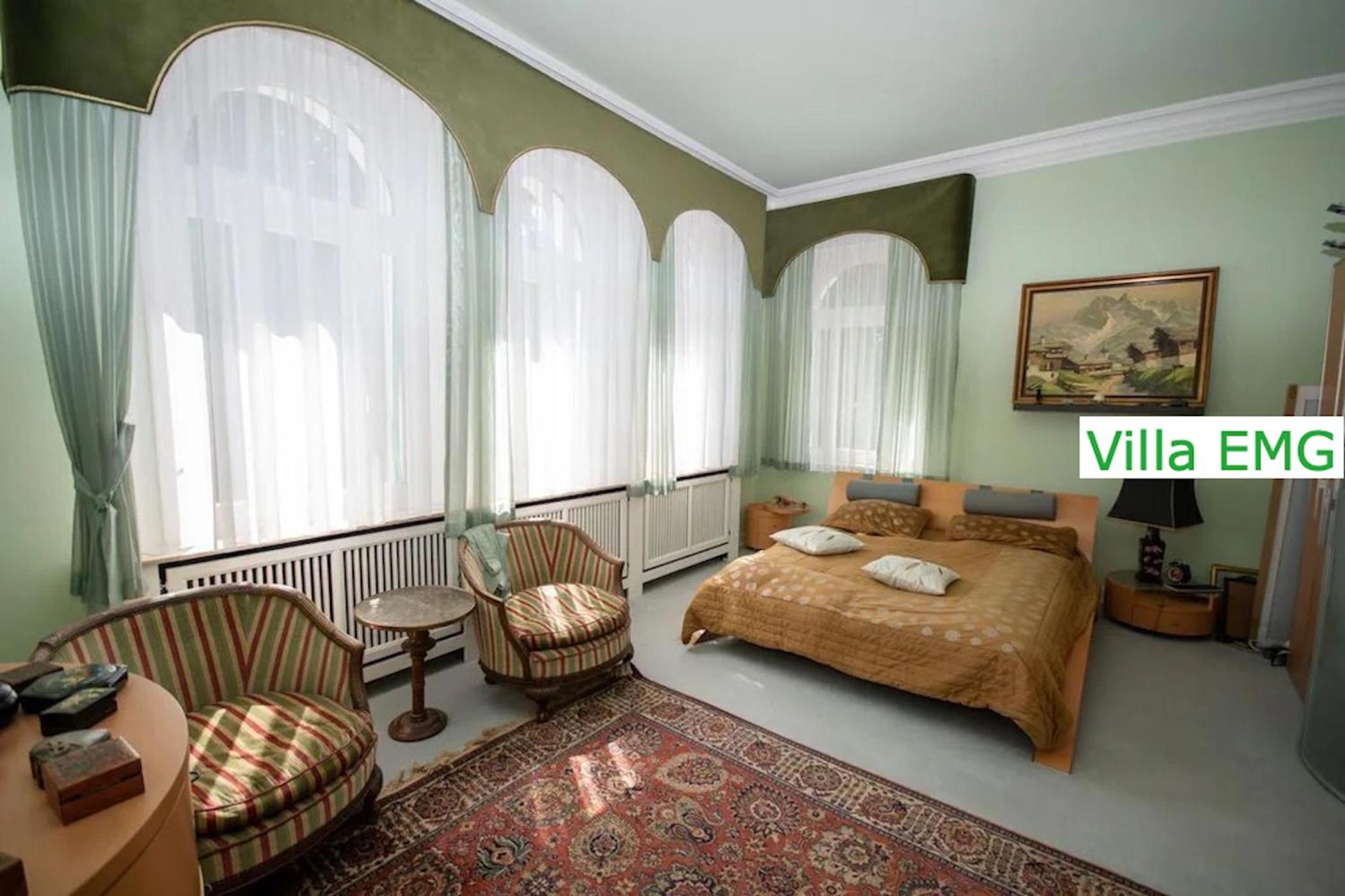 Luxus Ferienhaus Villa EMG Dortmund in Ennepetal, nah Düsseldorf, Köln mit Tennis Court, Garten, Kamin für Familien Gruppen bis 20 Personen