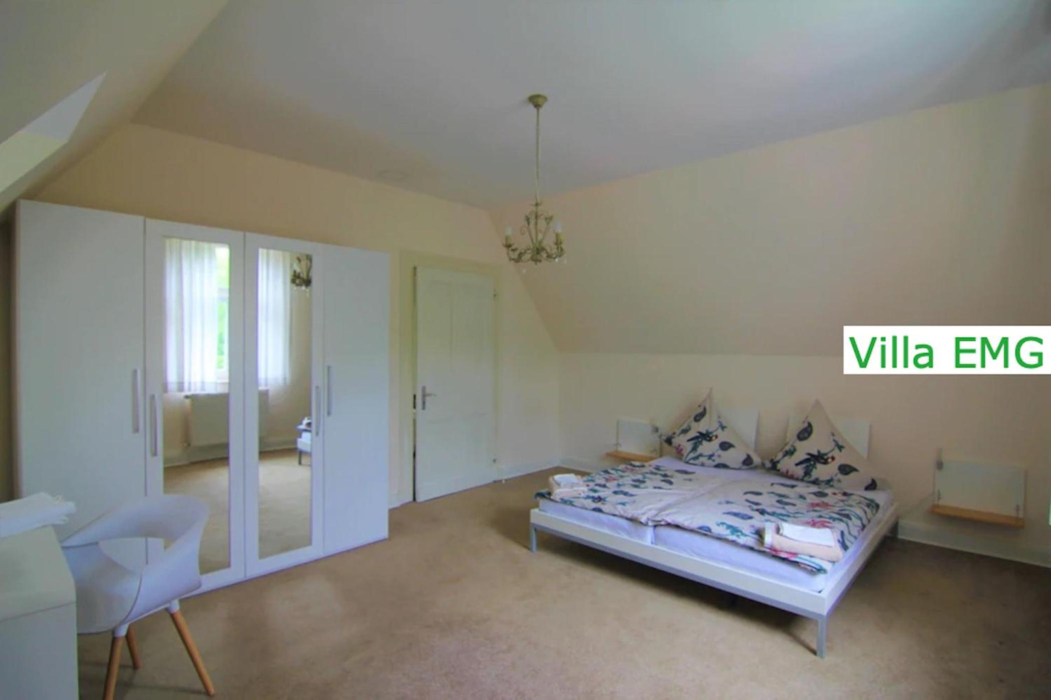 Luxus Ferienhaus Villa EMG Dortmund in Ennepetal, nah Düsseldorf, Köln mit Tennis Court, Garten, Kamin für Familien Gruppen bis 20 Personen