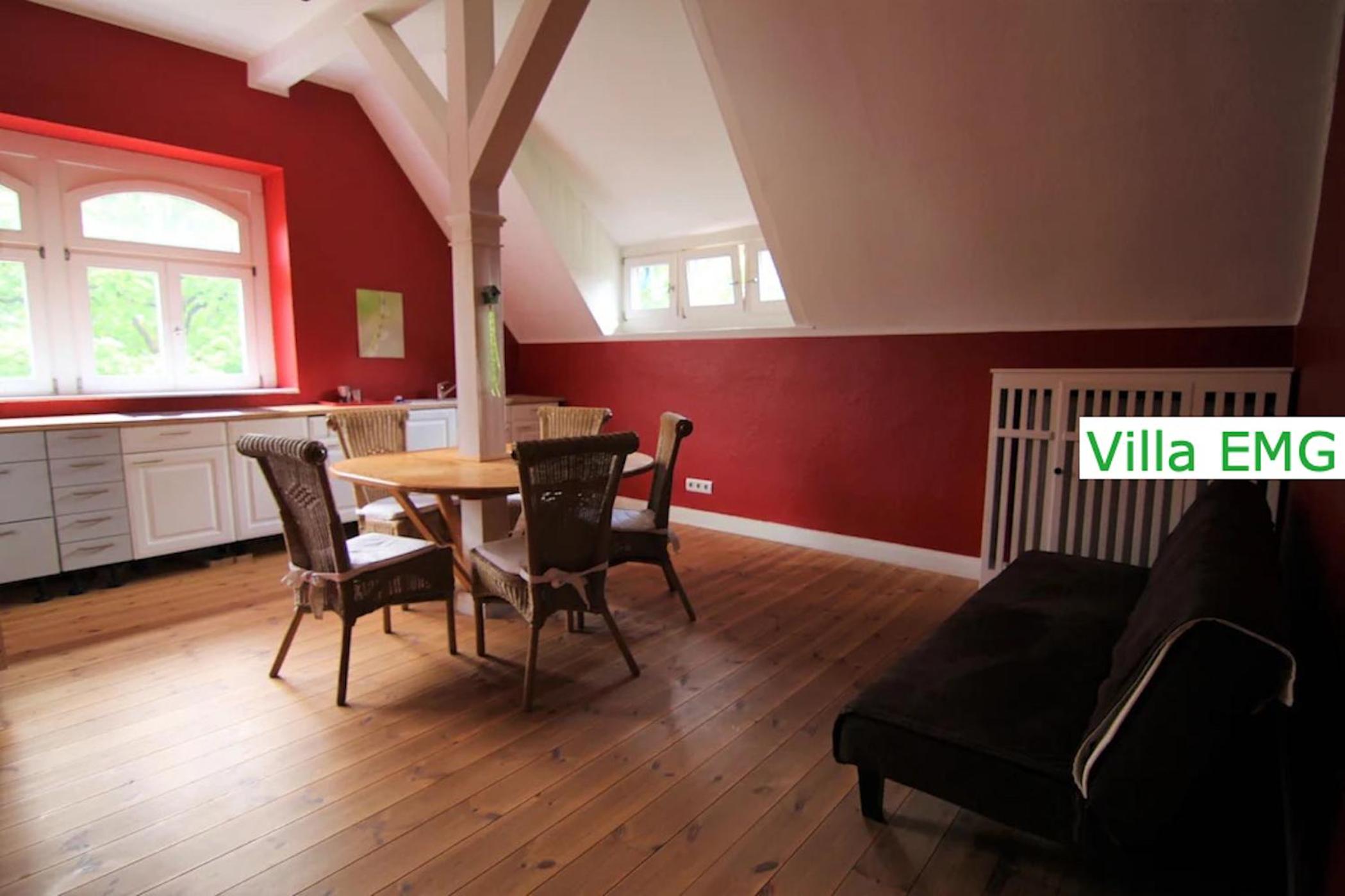 Luxus Ferienhaus Villa EMG Dortmund in Ennepetal, nah Düsseldorf, Köln mit Tennis Court, Garten, Kamin für Familien Gruppen bis 20 Personen