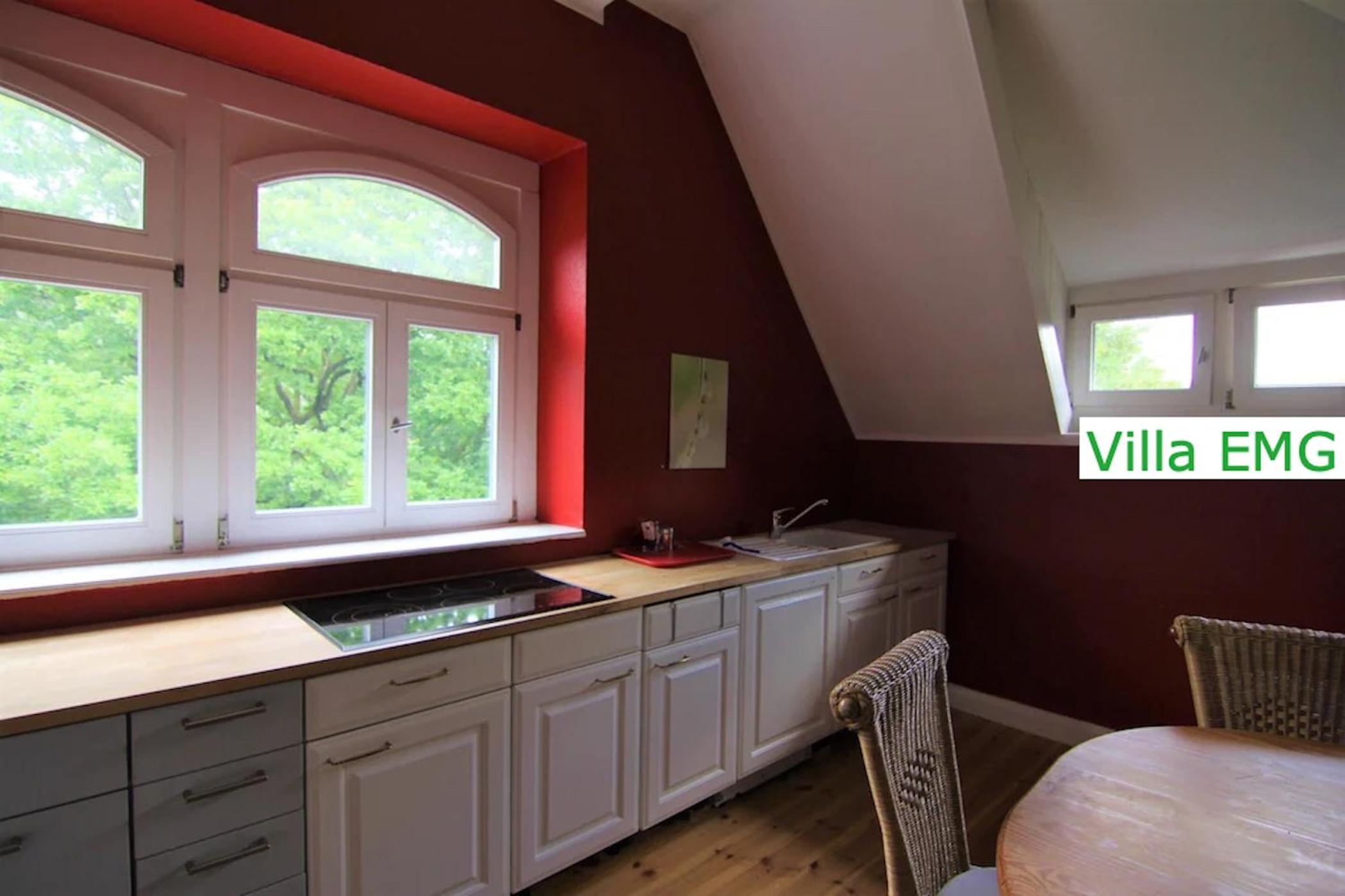 Luxus Ferienhaus Villa EMG Dortmund in Ennepetal, nah Düsseldorf, Köln mit Tennis Court, Garten, Kamin für Familien Gruppen bis 20 Personen