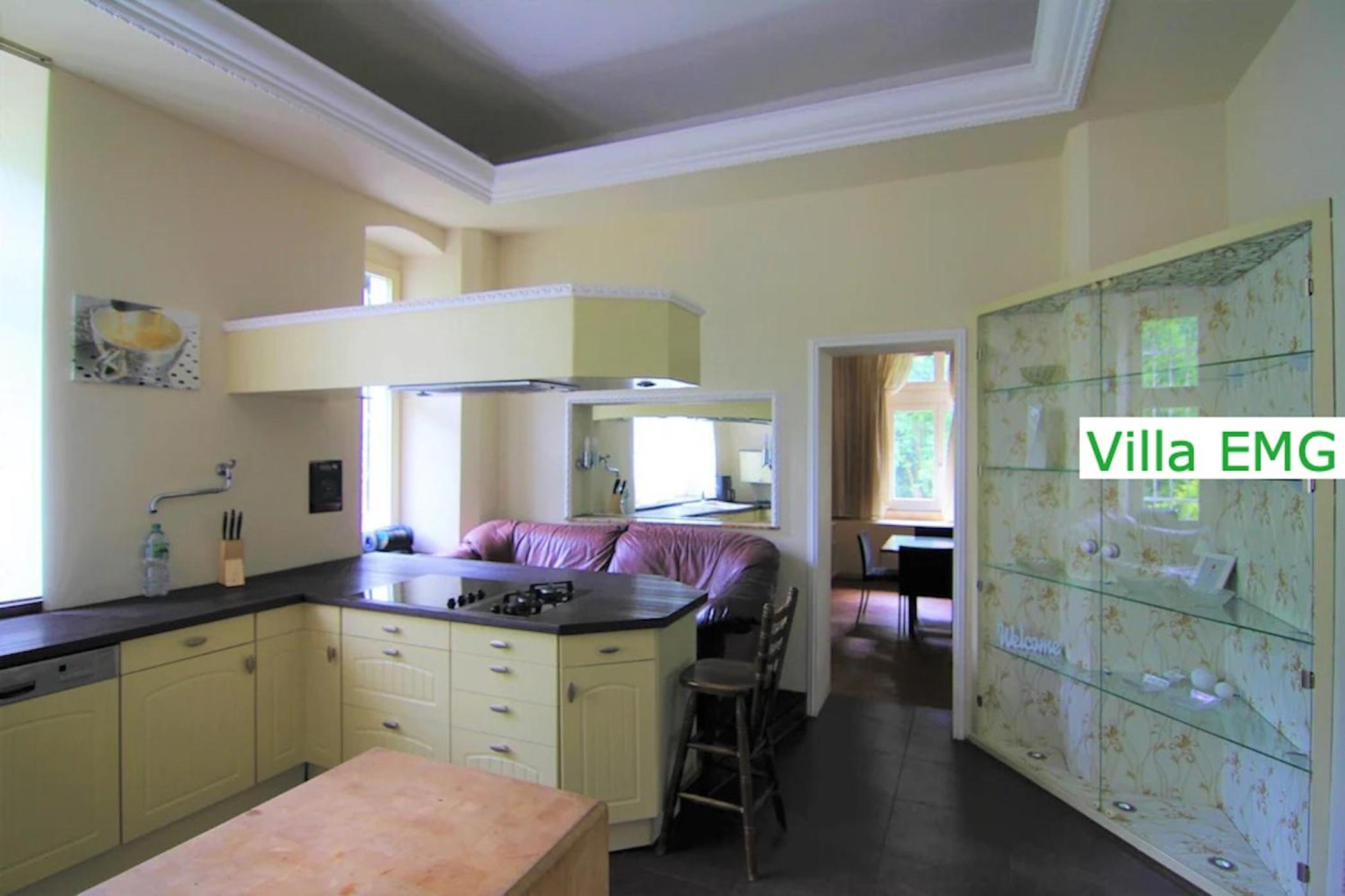 Luxus Ferienhaus Villa EMG Dortmund in Ennepetal, nah Düsseldorf, Köln mit Tennis Court, Garten, Kamin für Familien Gruppen bis 20 Personen
