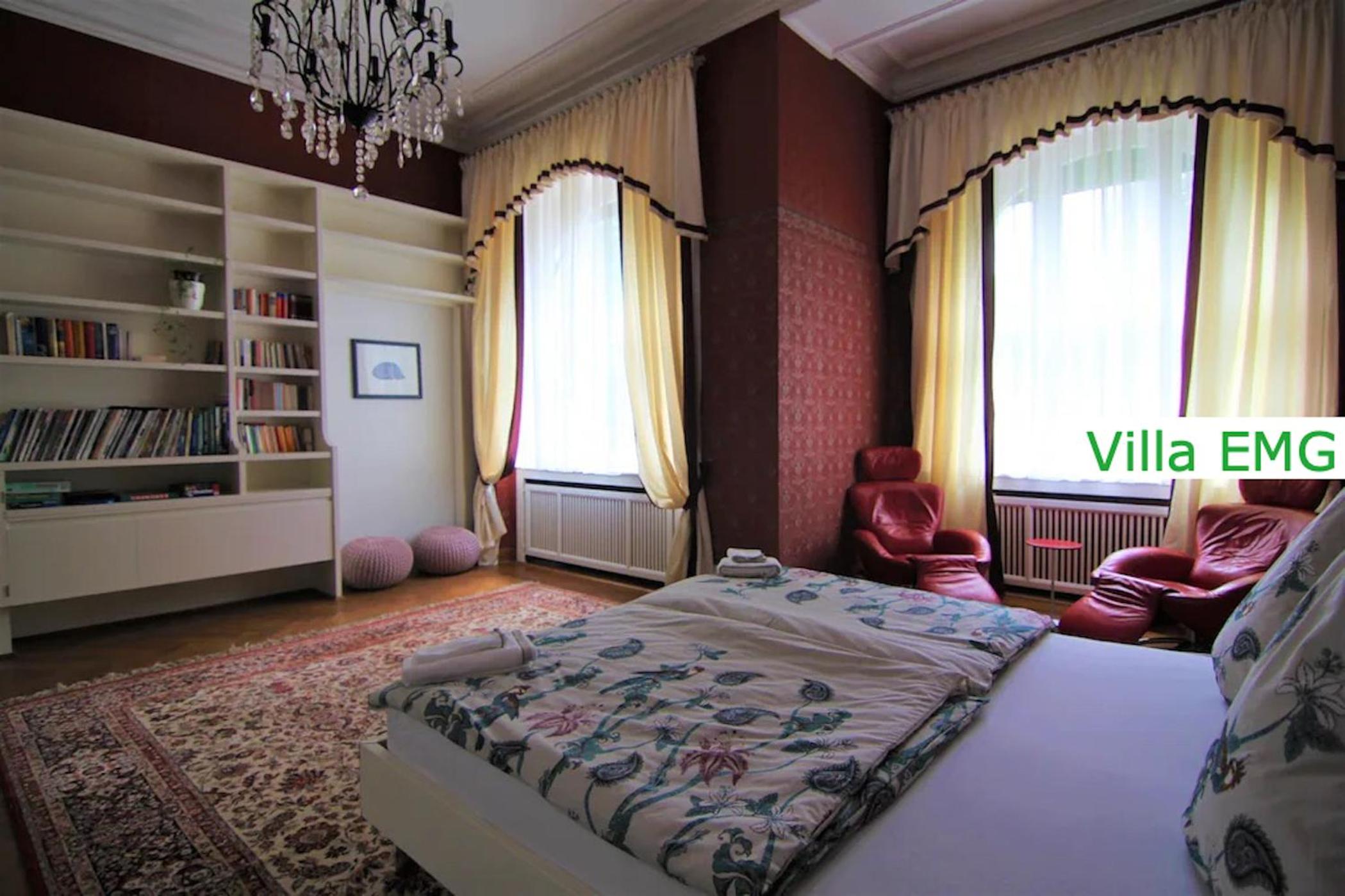 Luxus Ferienhaus Villa EMG Dortmund in Ennepetal, nah Düsseldorf, Köln mit Tennis Court, Garten, Kamin für Familien Gruppen bis 20 Personen