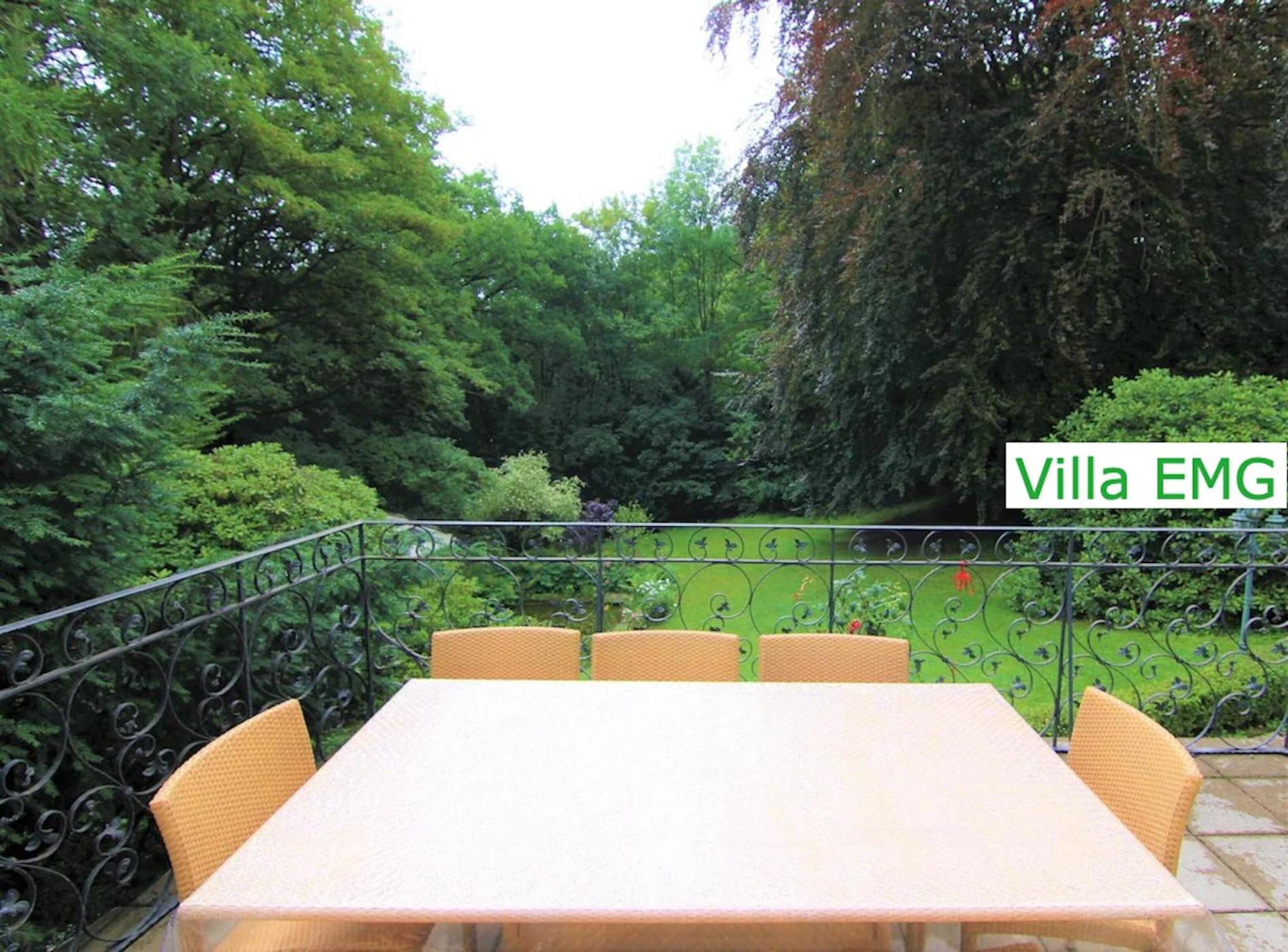 Luxus Ferienhaus Villa EMG Dortmund in Ennepetal, nah Düsseldorf, Köln mit Tennis Court, Garten, Kamin für Familien Gruppen bis 20 Personen