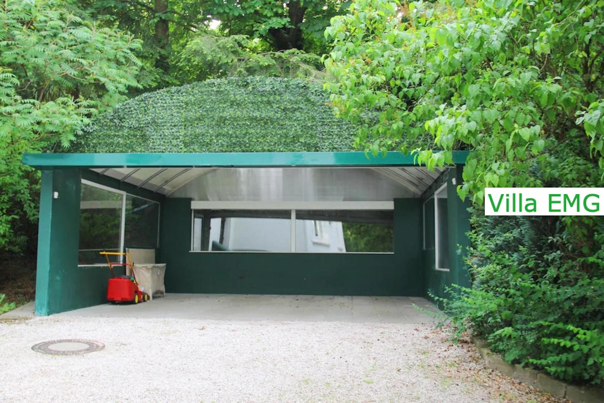 Luxus Ferienhaus Villa EMG Dortmund in Ennepetal, nah Düsseldorf, Köln mit Tennis Court, Garten, Kamin für Familien Gruppen bis 20 Personen