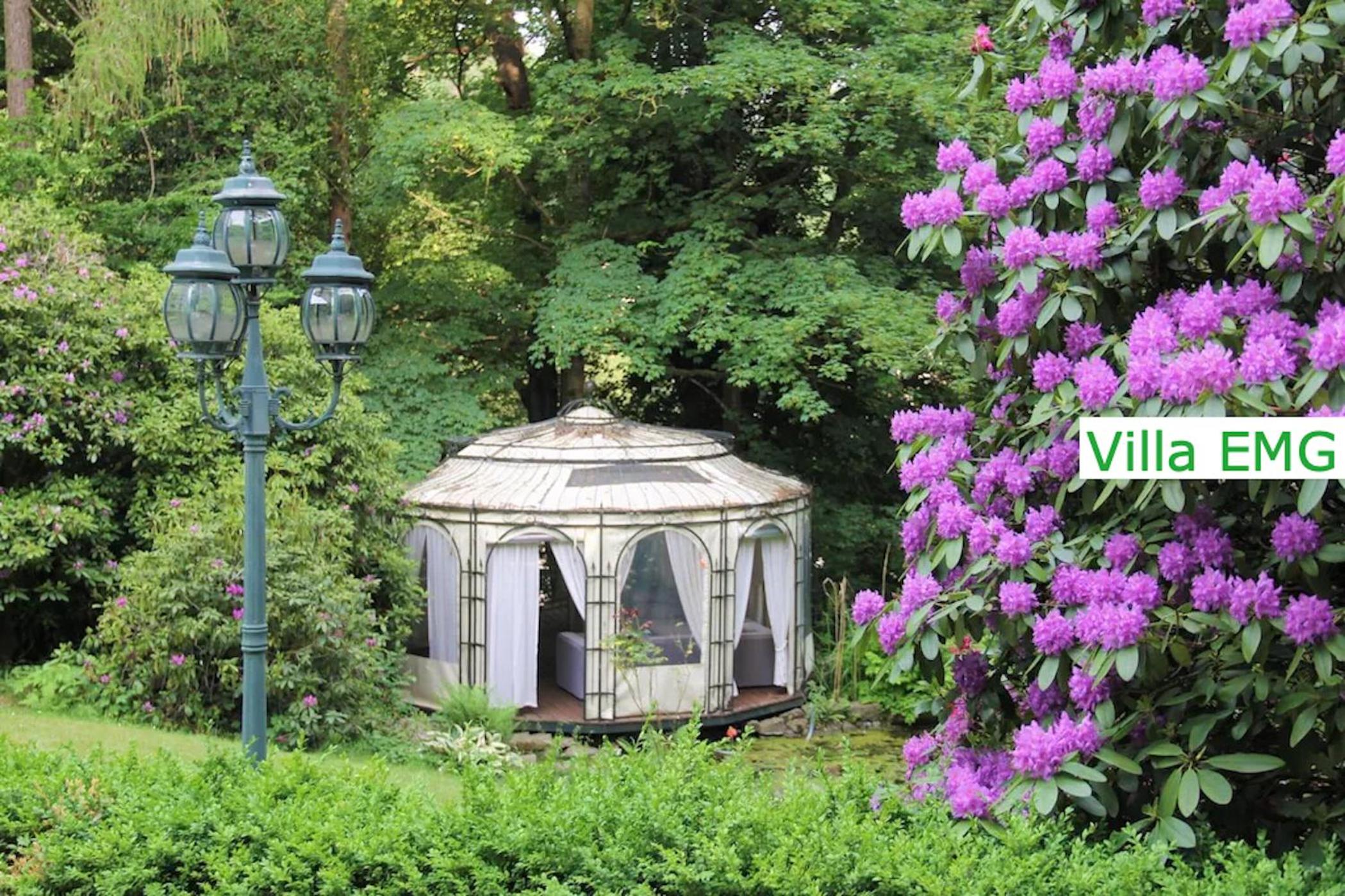 Luxus Ferienhaus Villa EMG Dortmund in Ennepetal, nah Düsseldorf, Köln mit Tennis Court, Garten, Kamin für Familien Gruppen bis 20 Personen