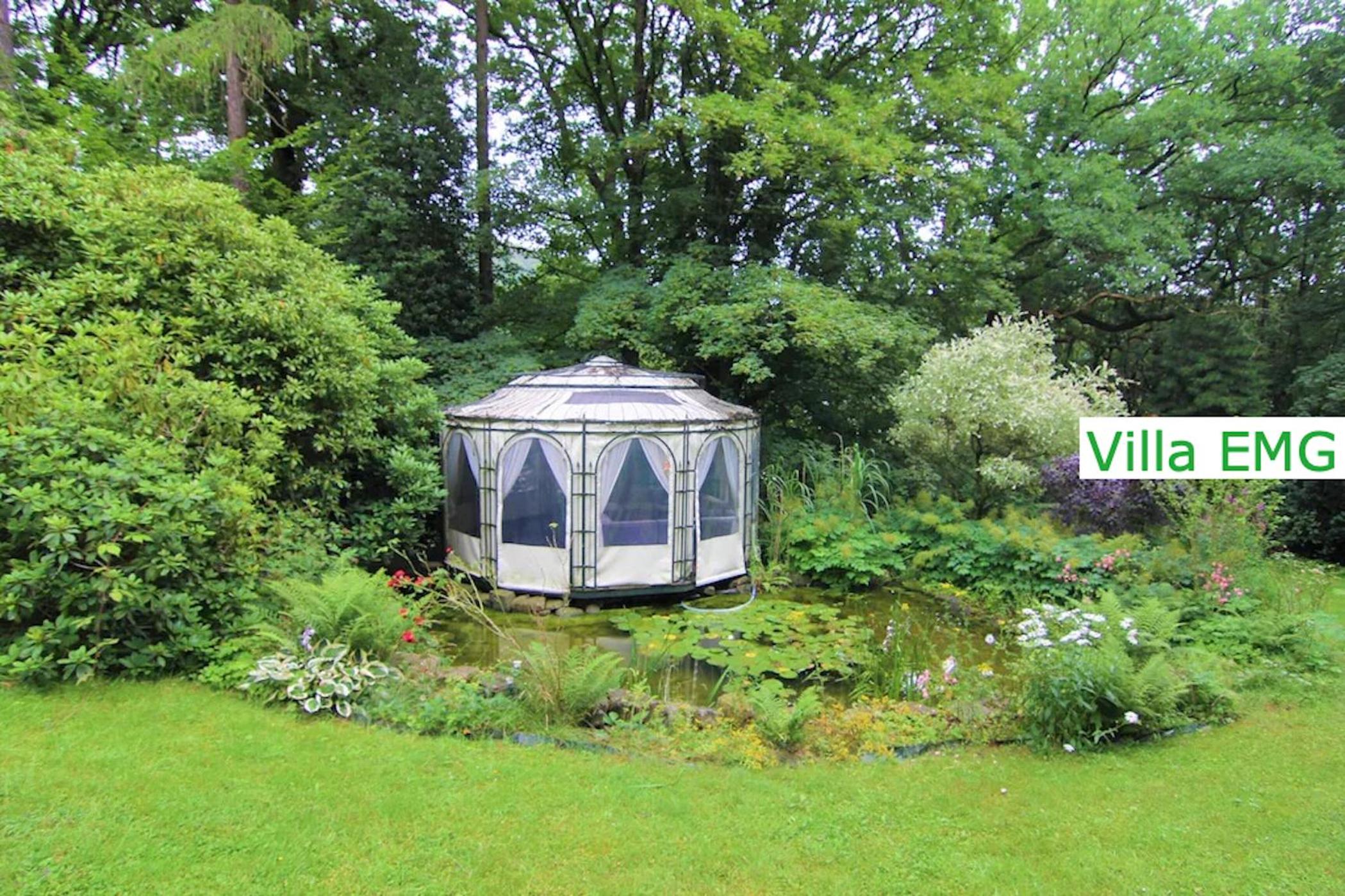 Luxus Ferienhaus Villa EMG Dortmund in Ennepetal, nah Düsseldorf, Köln mit Tennis Court, Garten, Kamin für Familien Gruppen bis 20 Personen