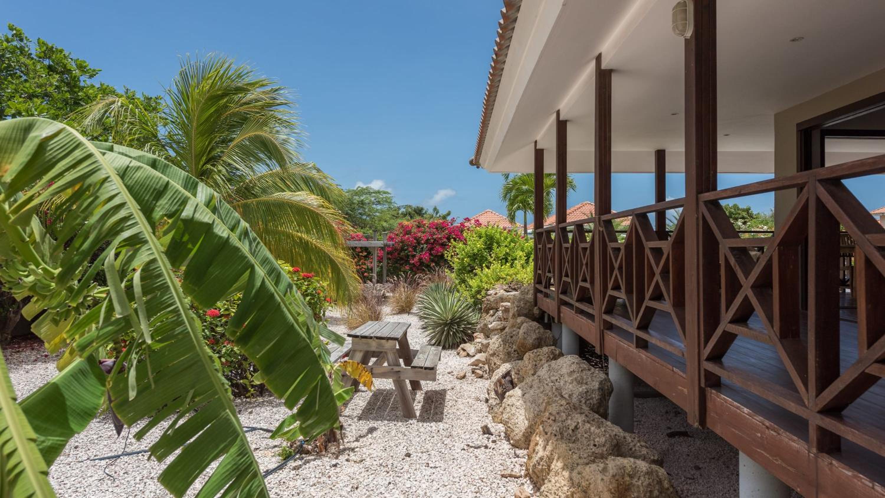 Contemporary design with comfort and style Villa Blue