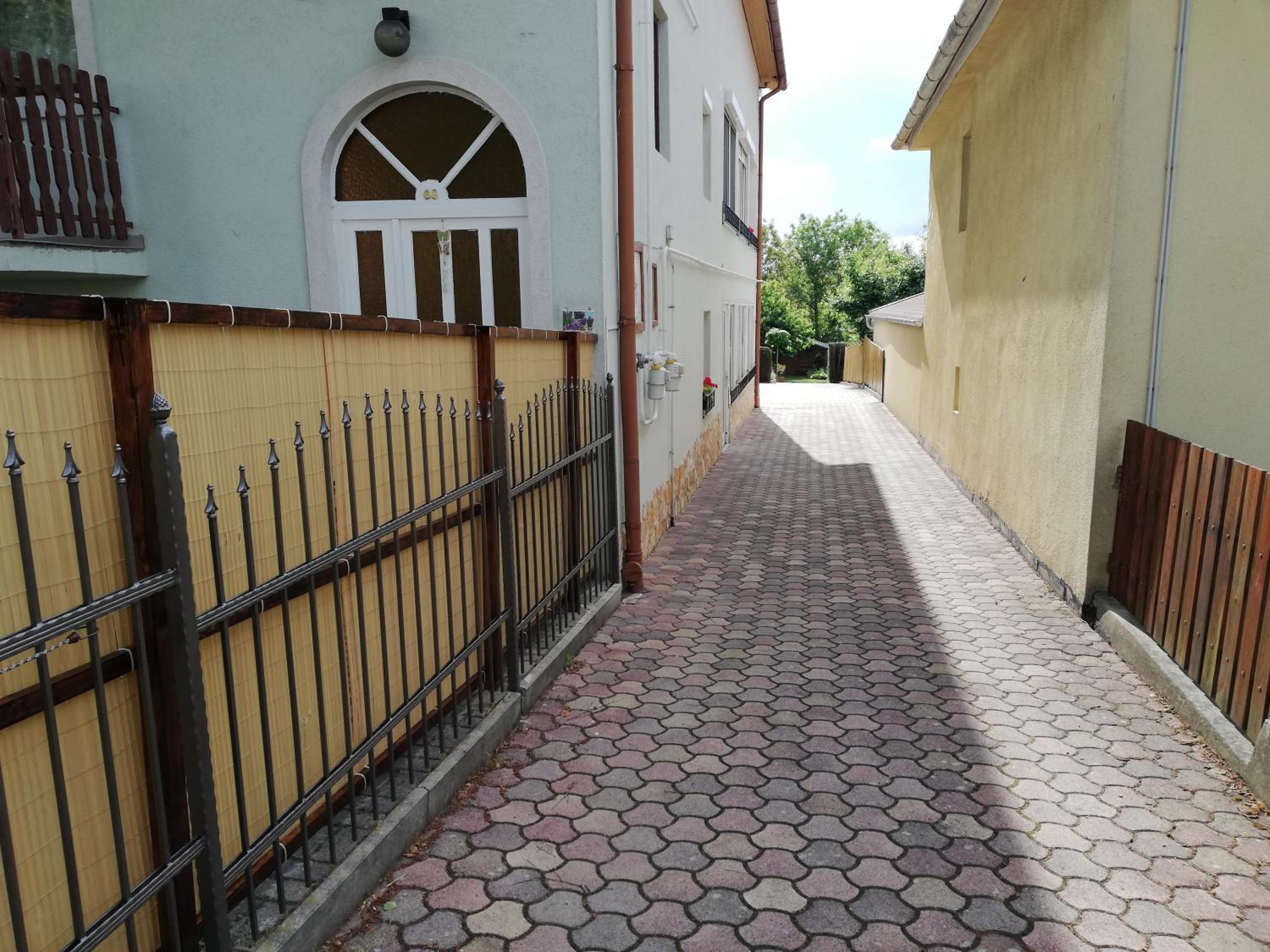 Photo 33