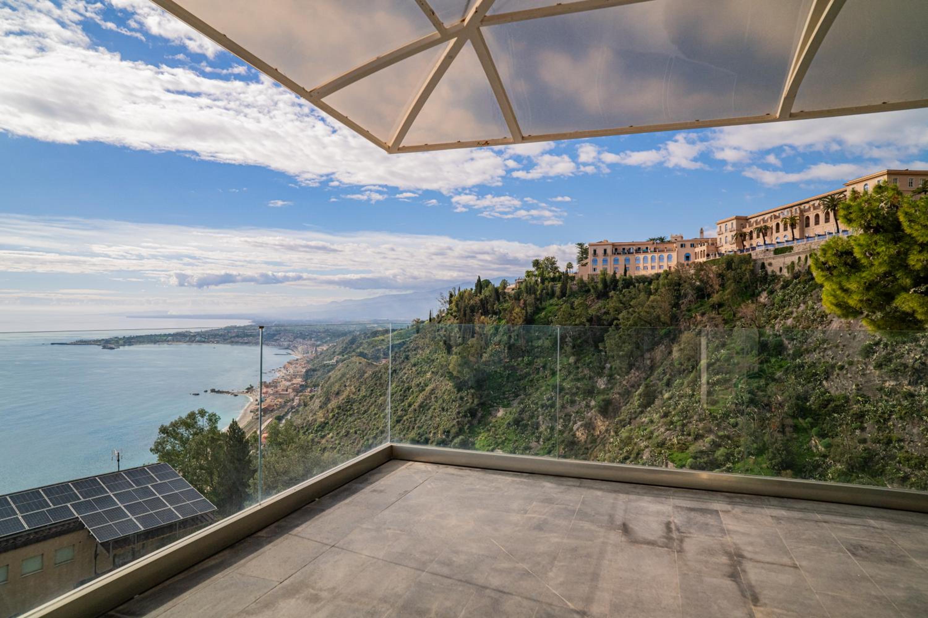 Villa Horizonte luxury apartments view 4