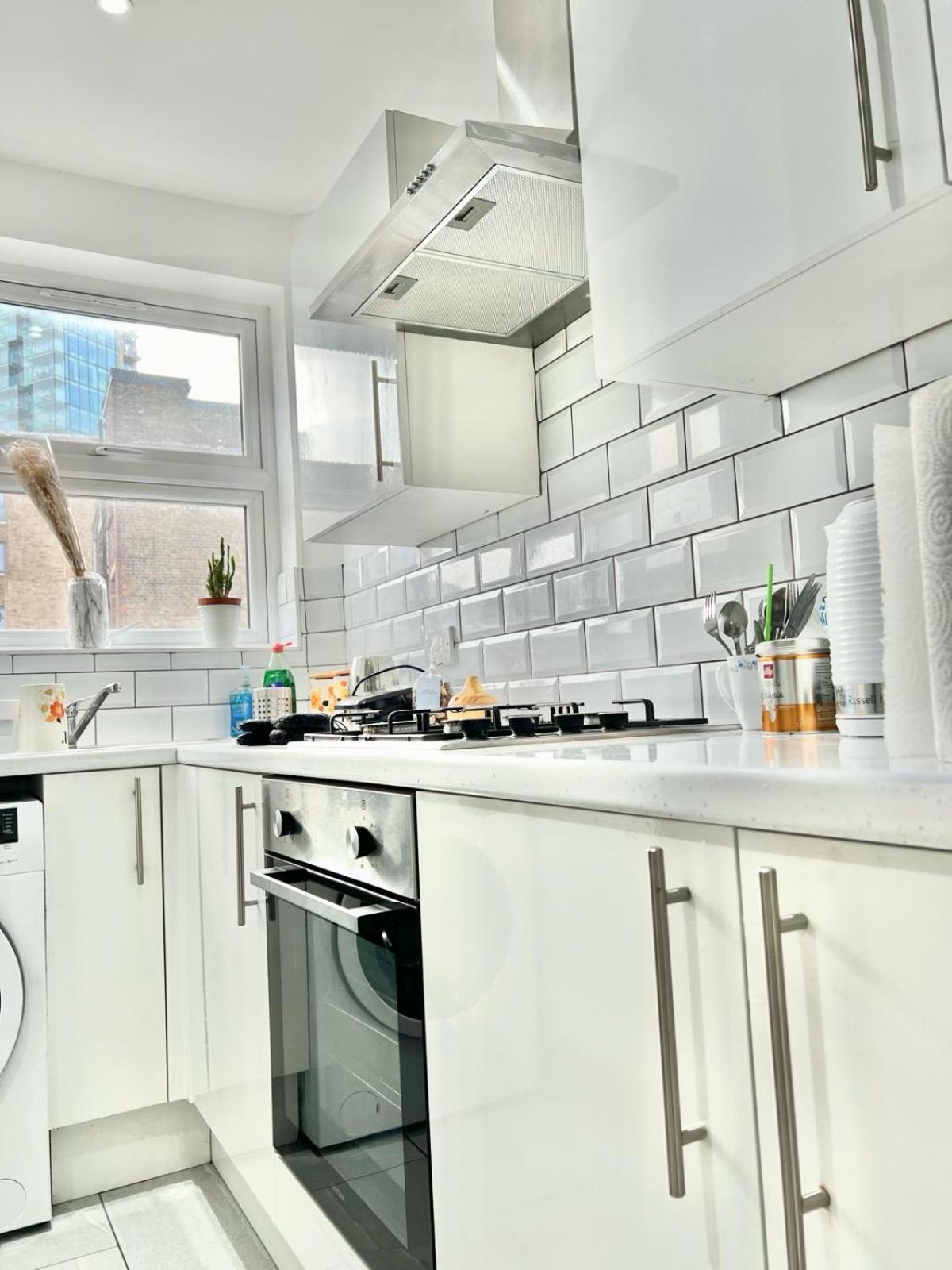 Studio Flat on Bricklane view 4