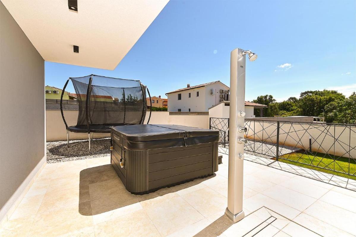 Spacious villa with pool and garden in Stokovci view 5