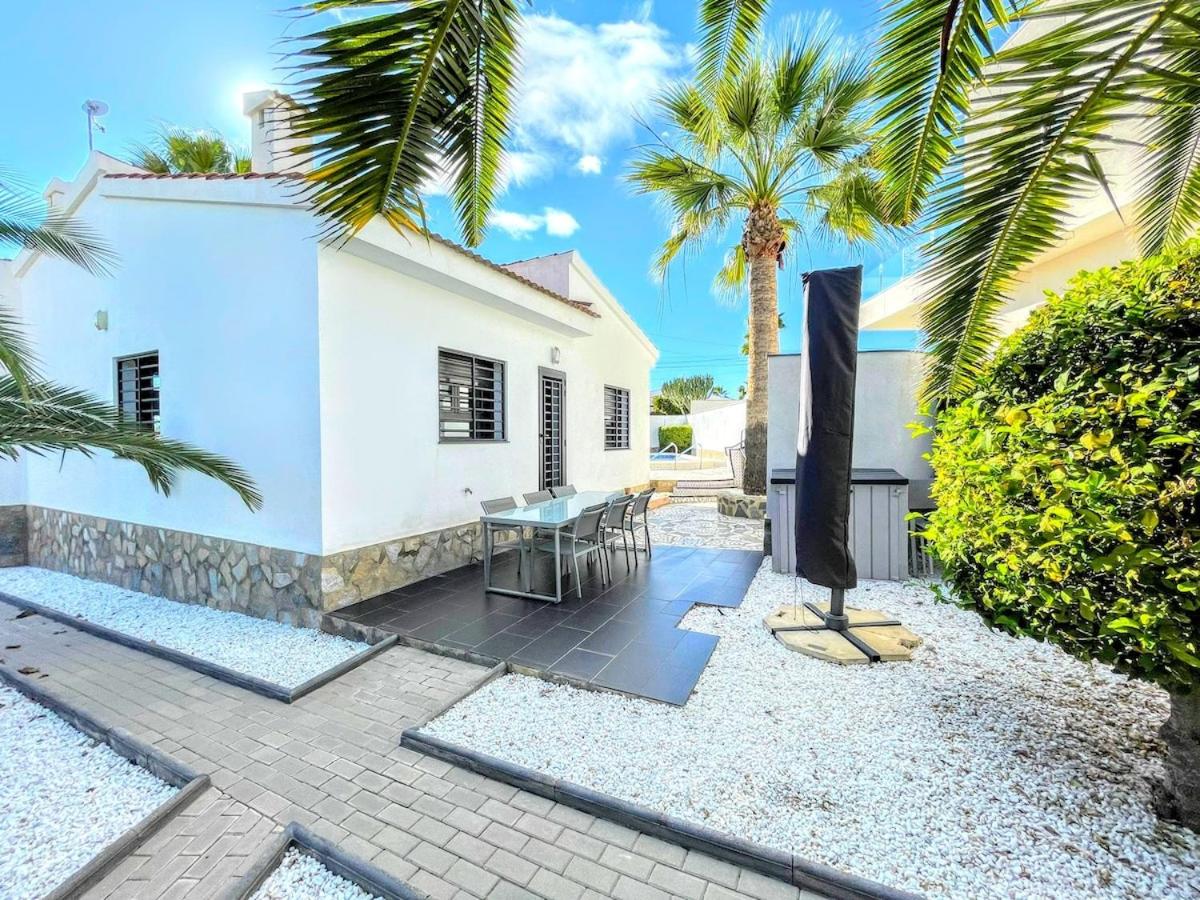 Villa Limon by Villas&You