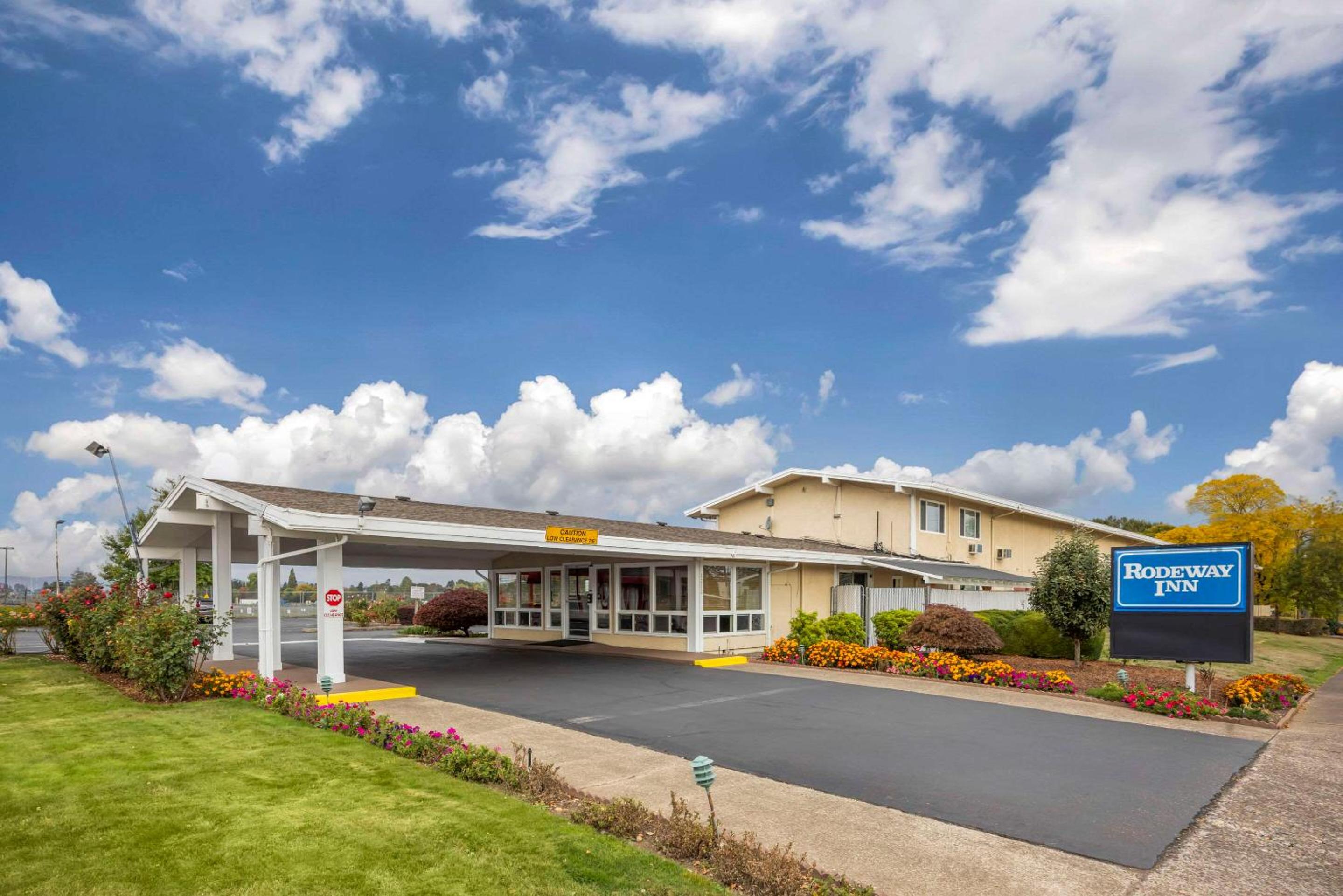 Rodeway Inn Albany view 2
