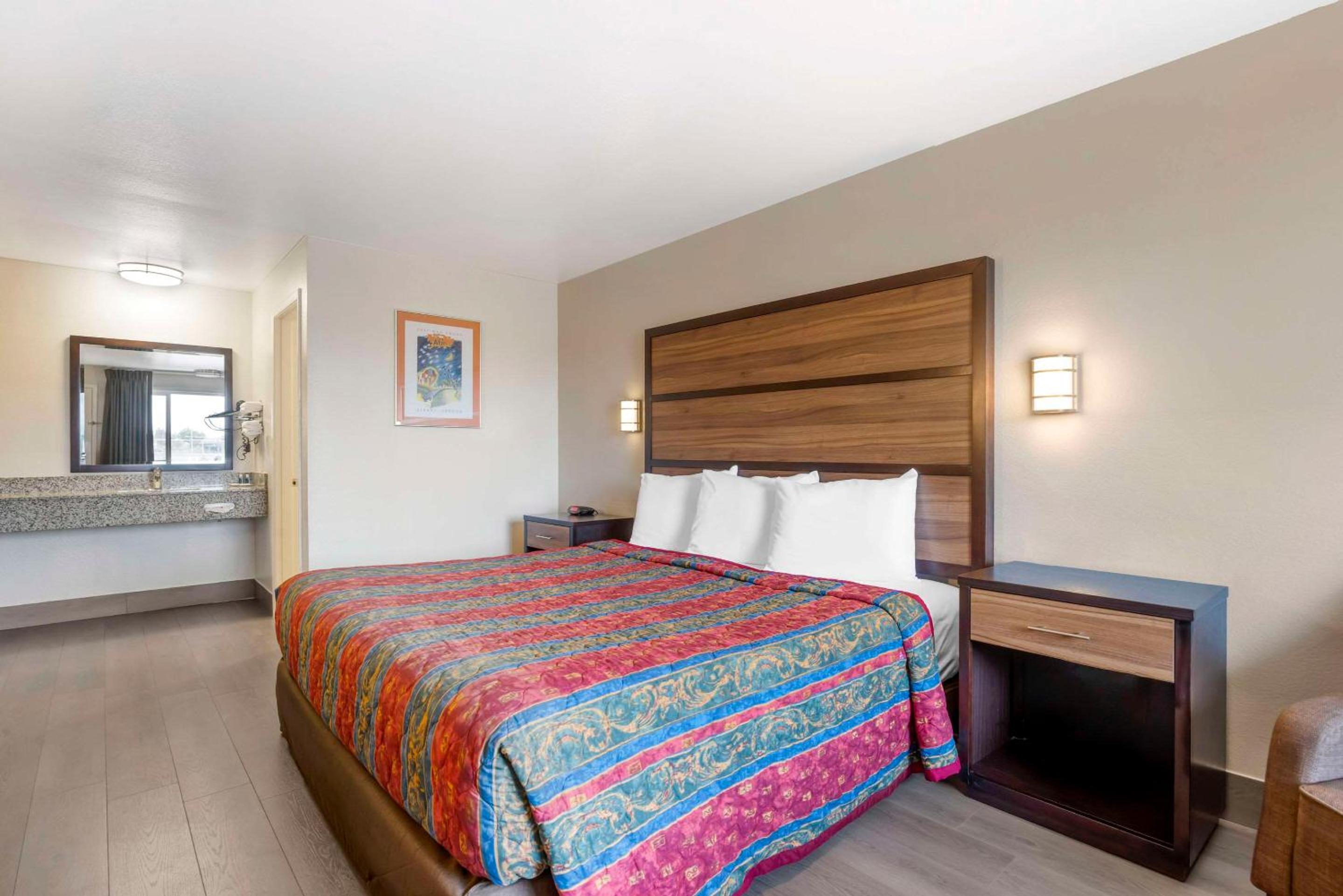 Rodeway Inn Albany view 5