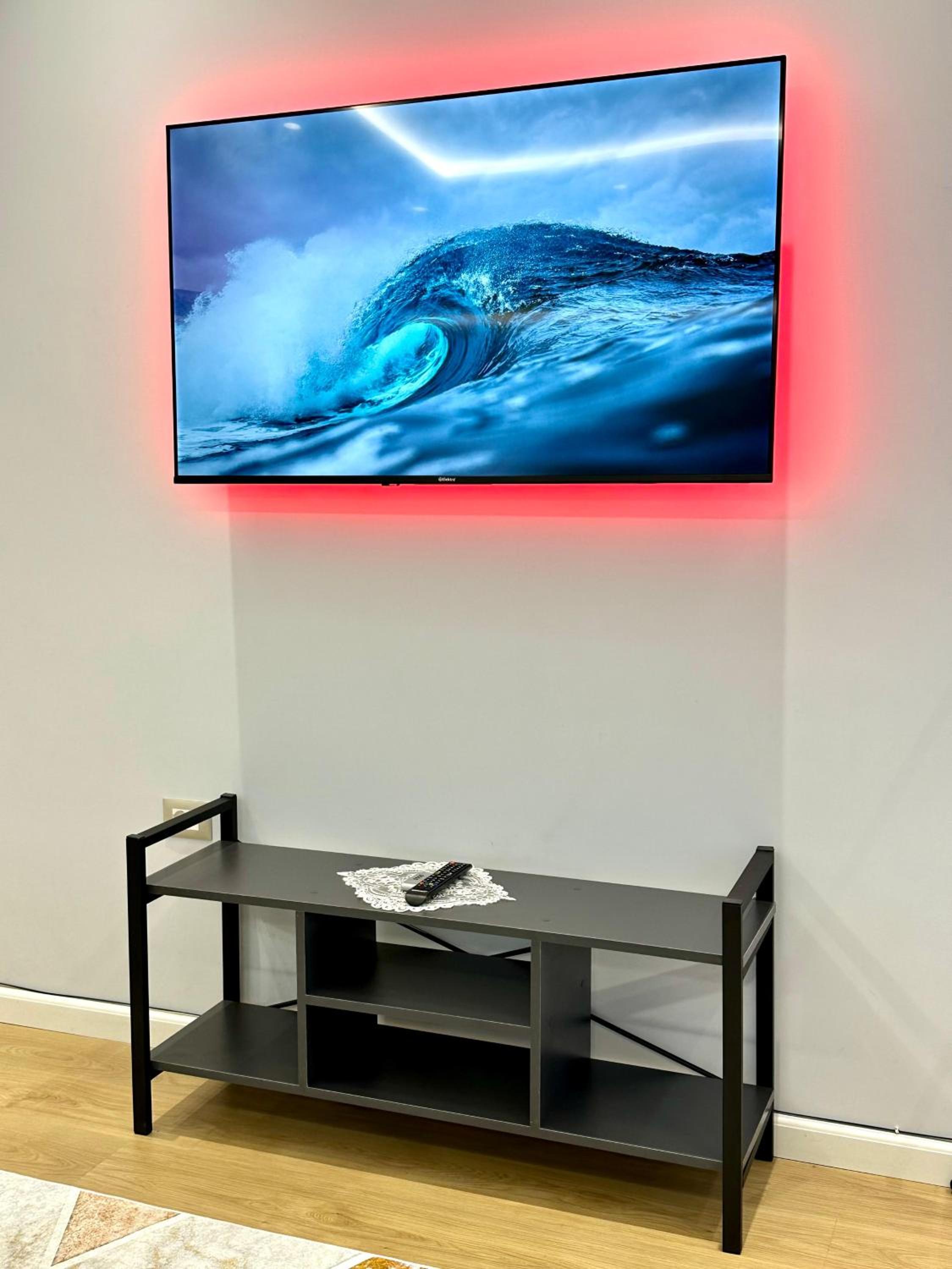 Cityscape Luxe Apartment