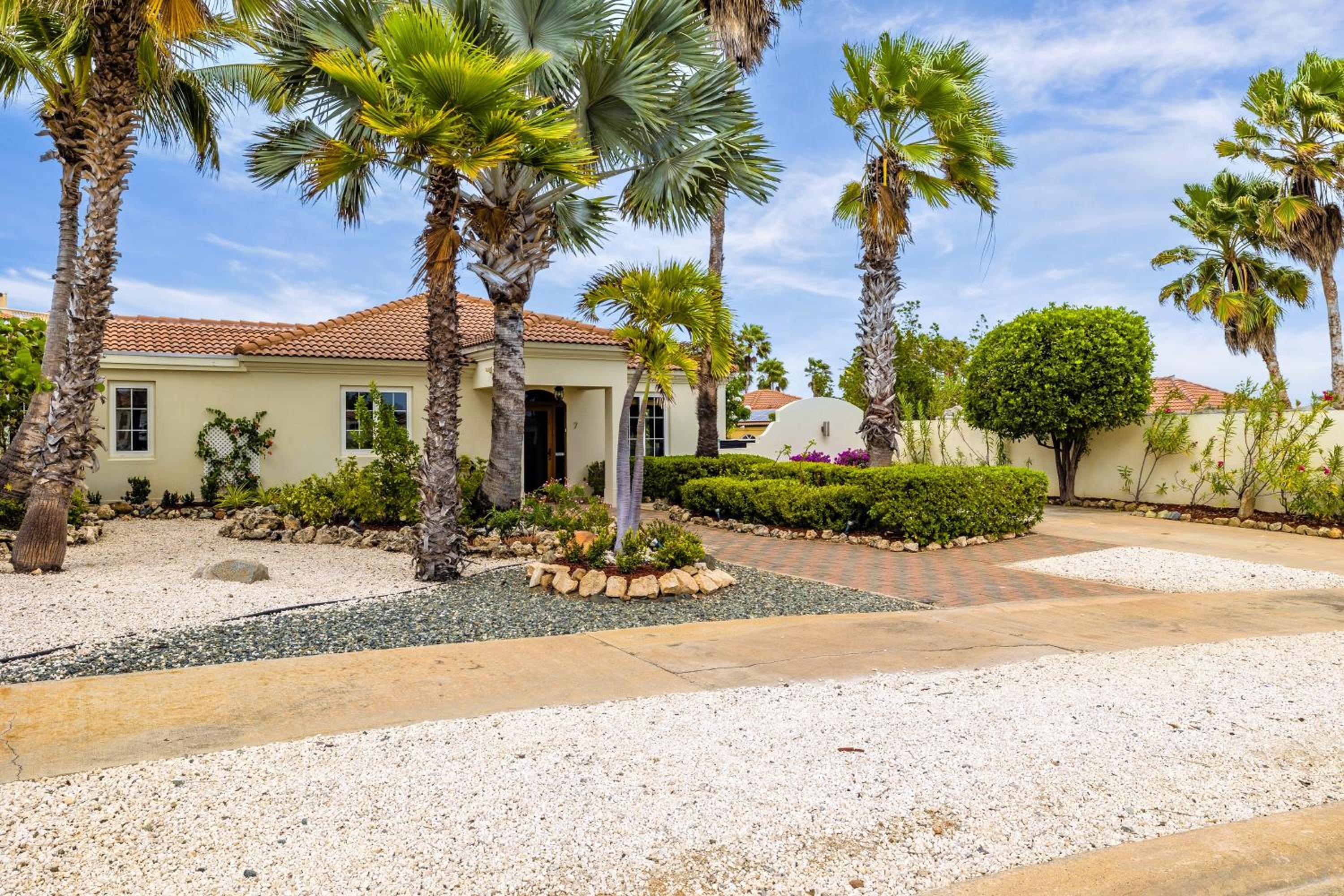 Golf & Beach 5BR w Pool - Campeonan 7 by Bocobay