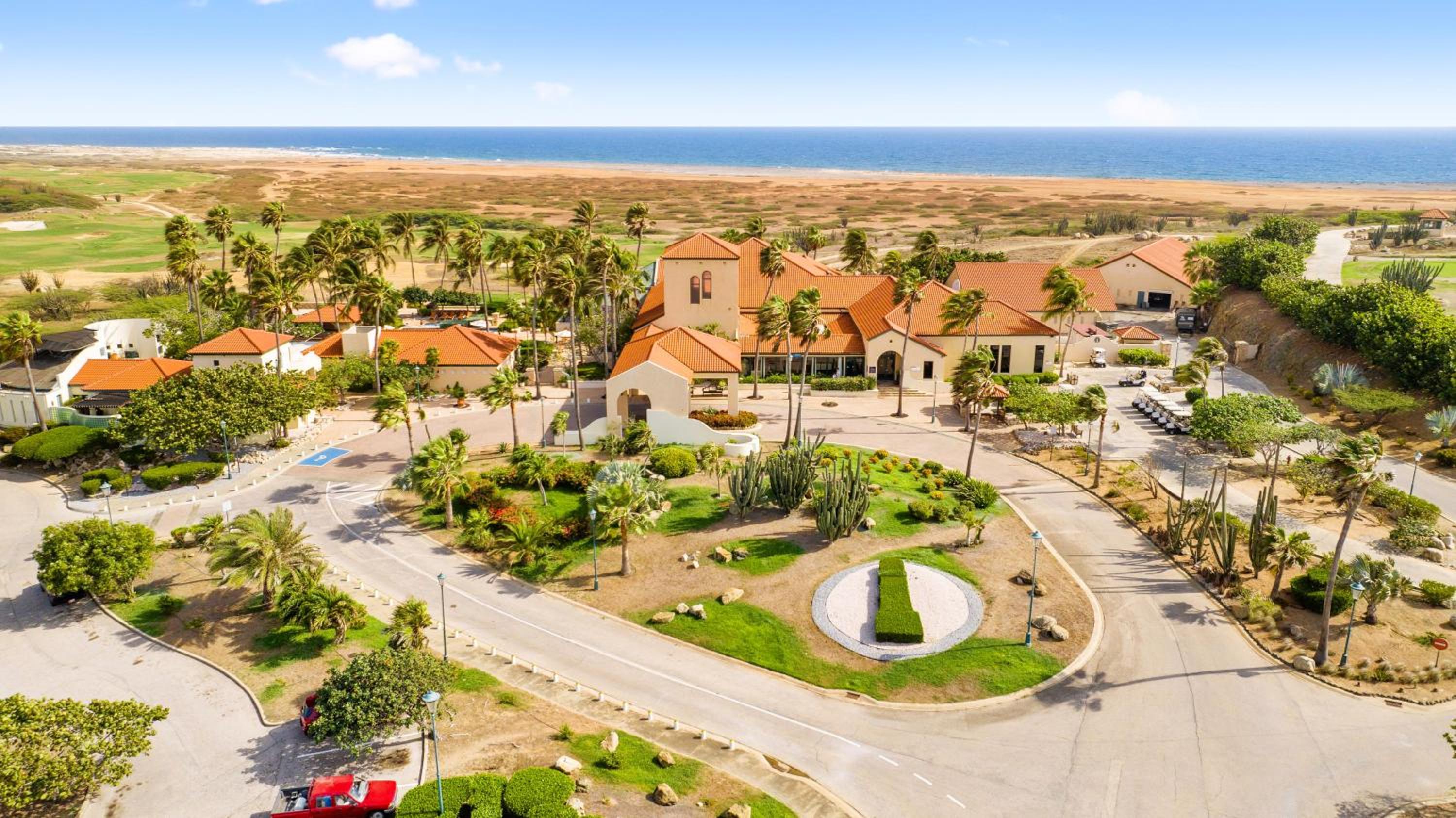 Golf & Beach 5BR w Pool - Campeonan 7 by Bocobay