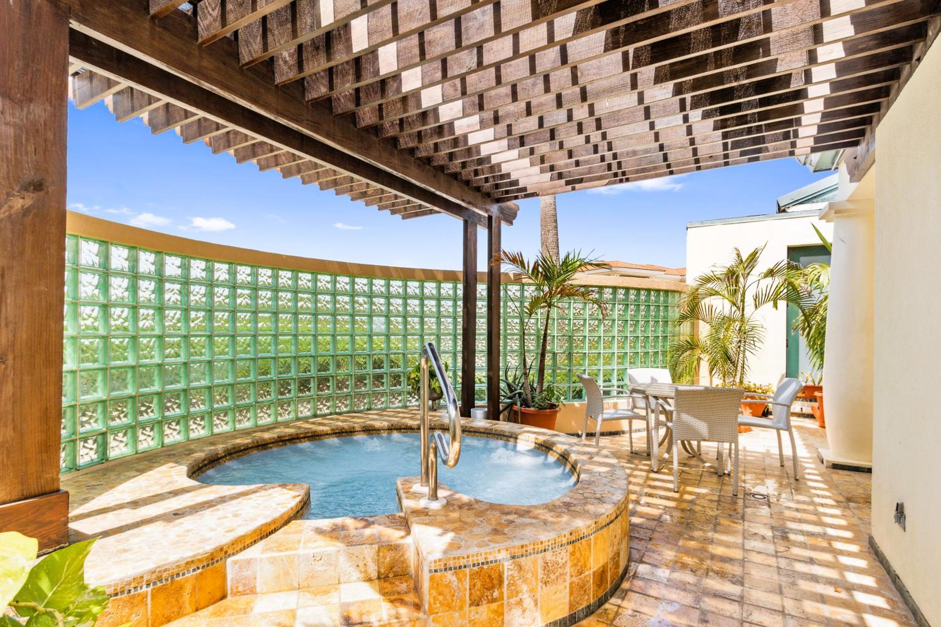 Golf & Beach 5BR w Pool - Campeonan 7 by Bocobay