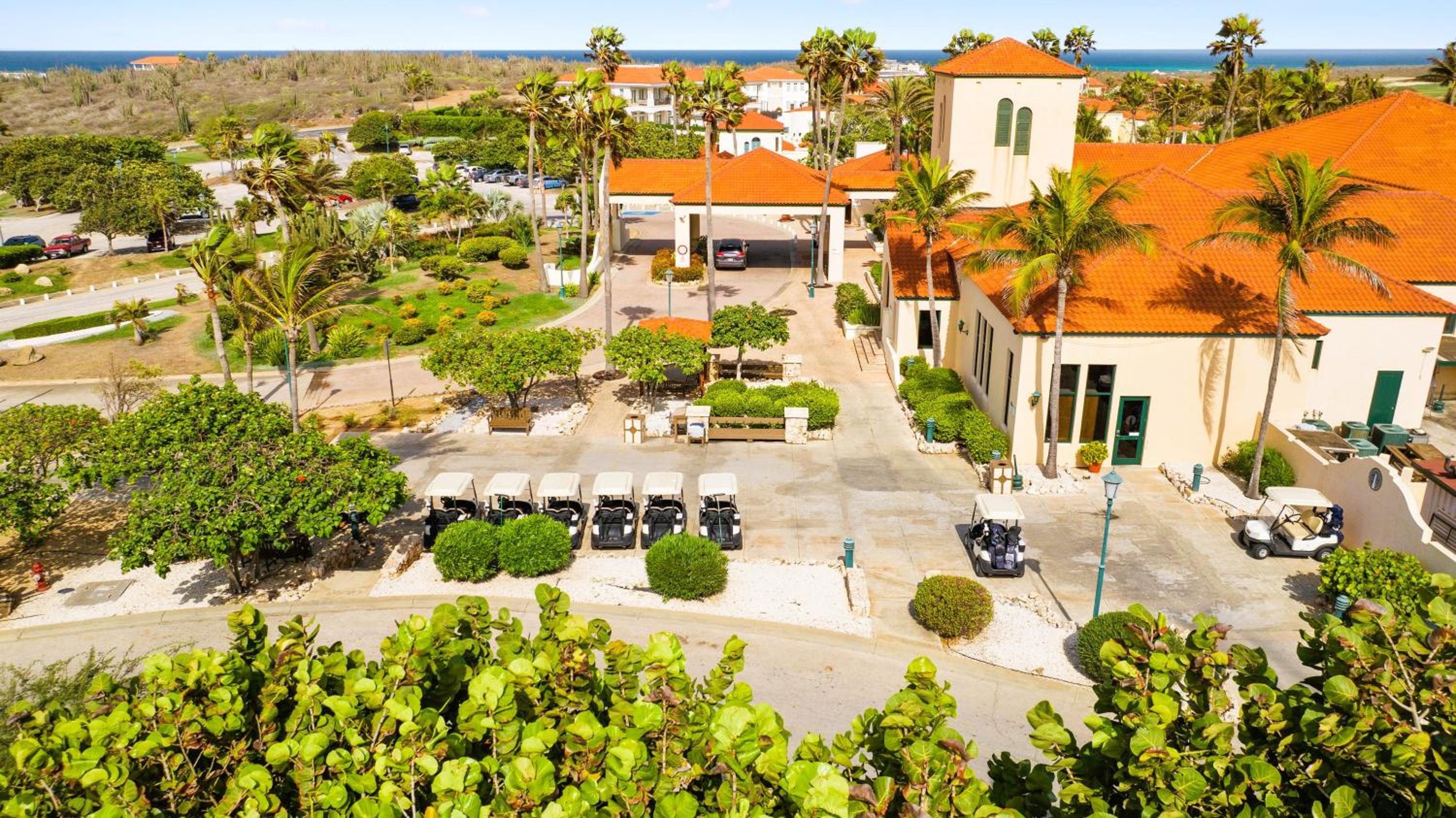 Golf & Beach 5BR w Pool - Campeonan 7 by Bocobay