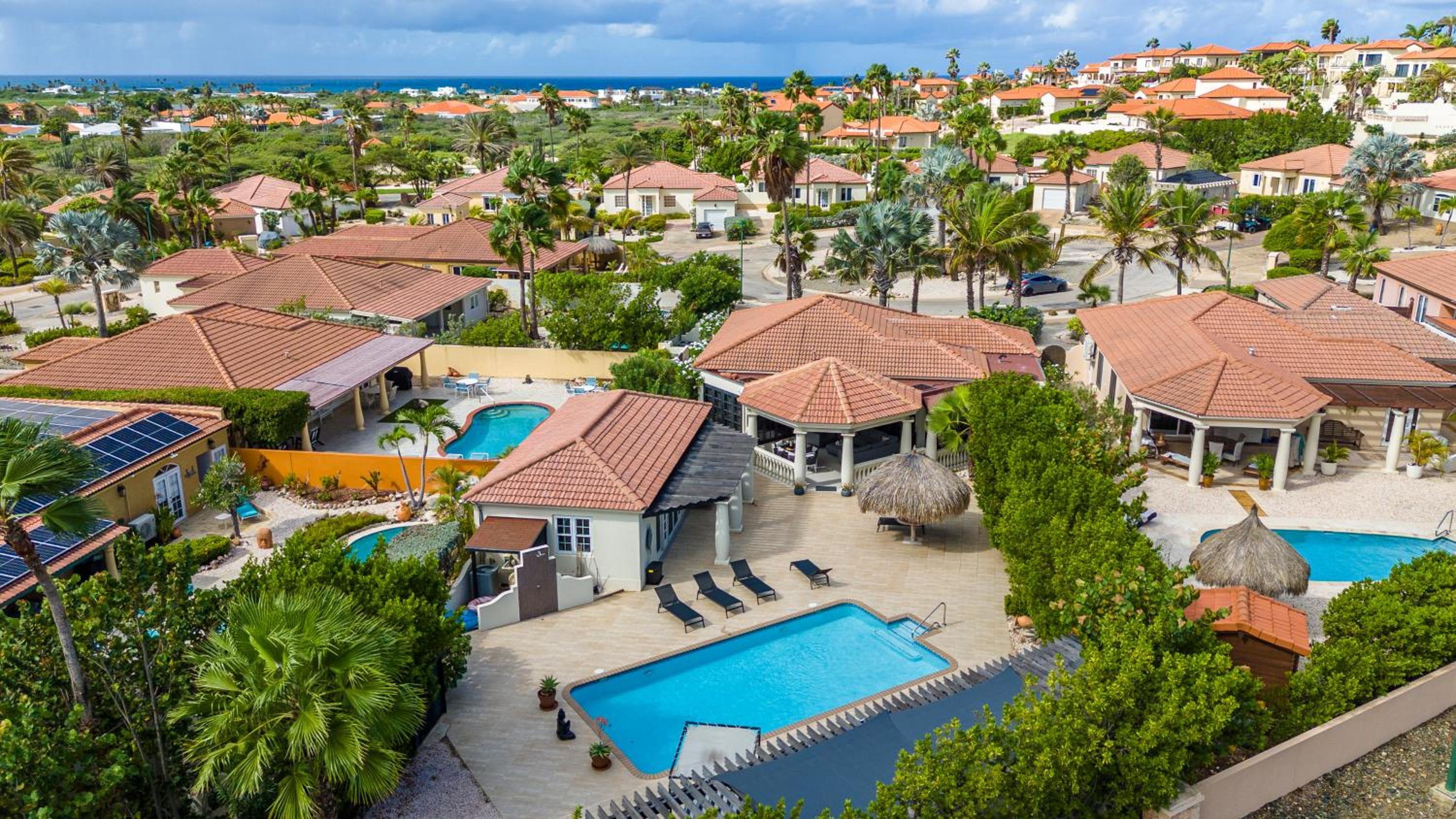 Golf & Beach 5BR w Pool - Campeonan 7 by Bocobay