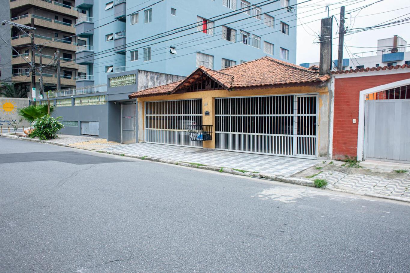Casa aconchegante c churrasqueira a 400m da praia