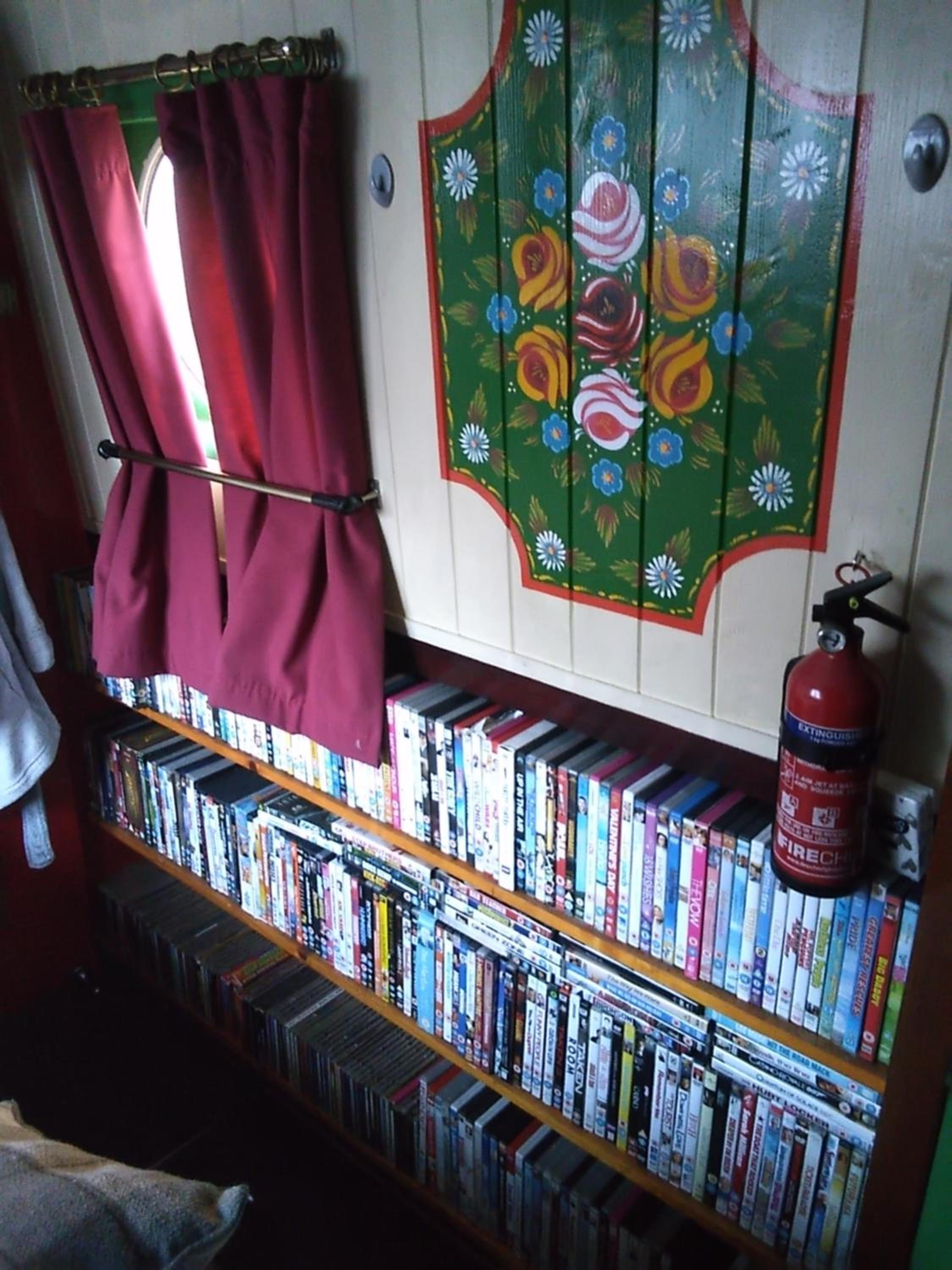 Rosie and Jim Retreat with hot tub indoors amazing view 3