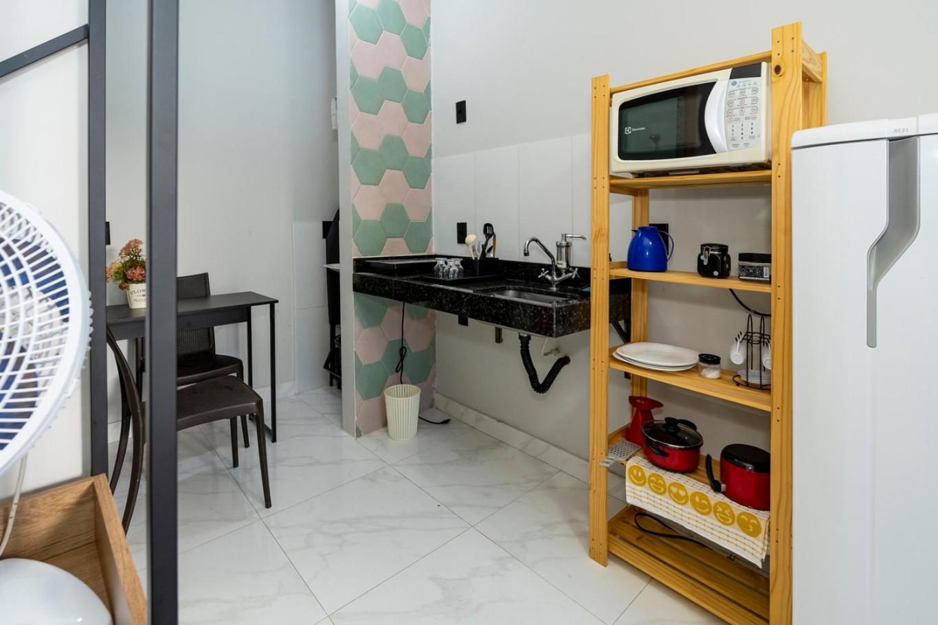 Studio equipado na area central com Wi-Fi