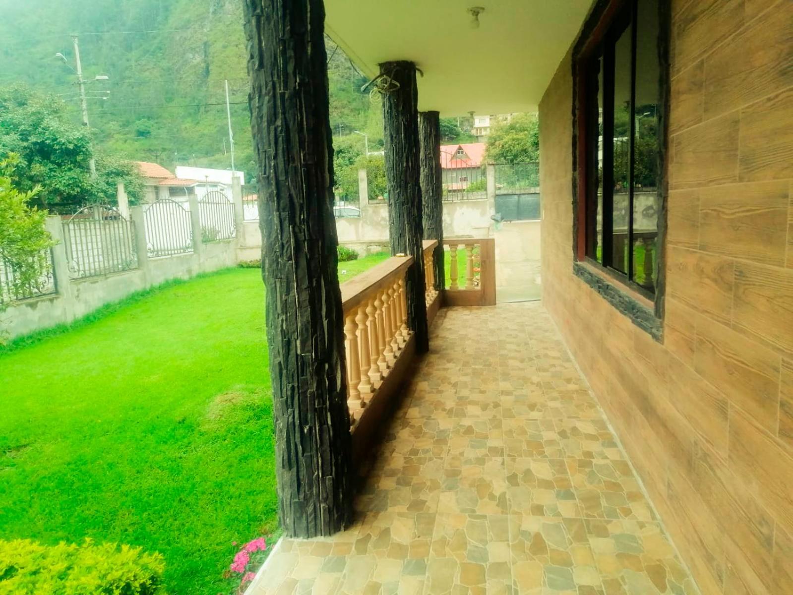 Casa Amarilla