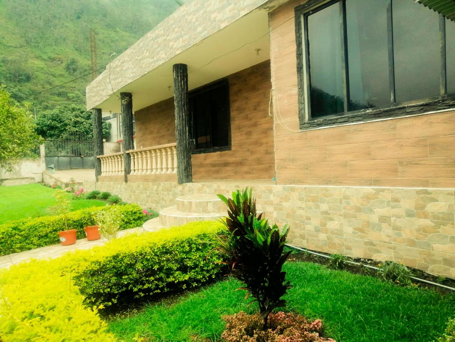 Casa Amarilla