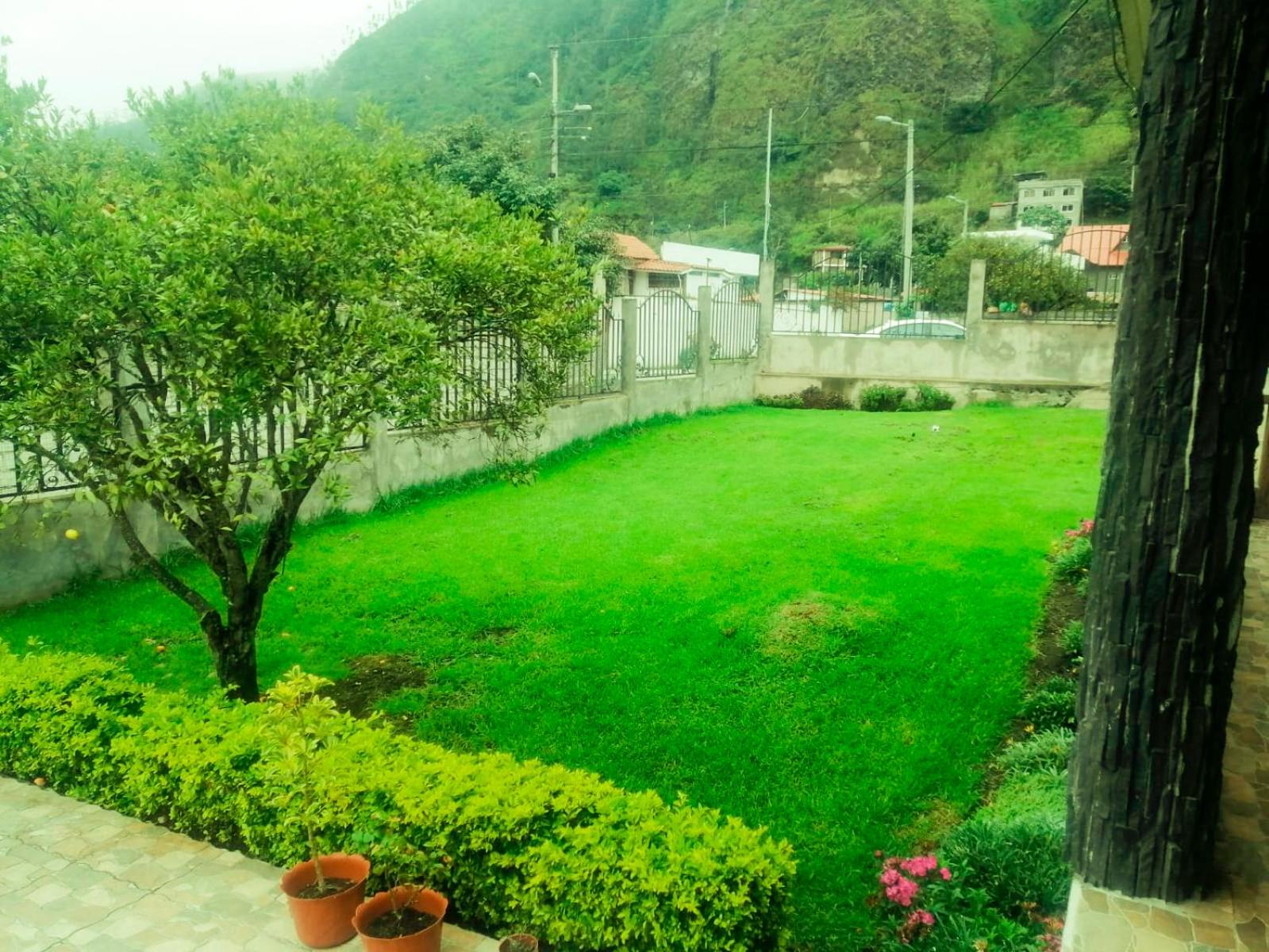 Casa Amarilla
