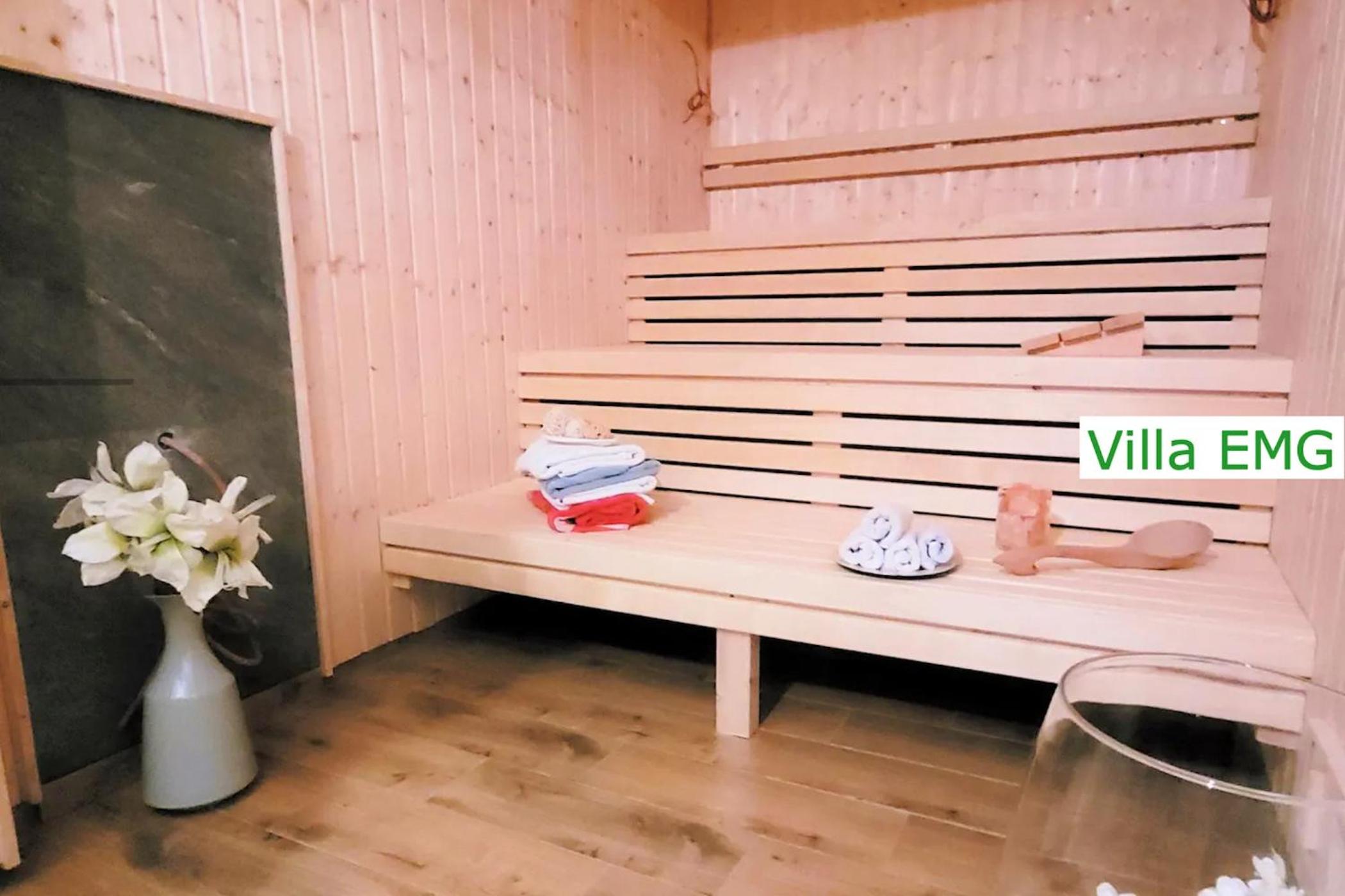 Luxus Ferienhaus Villa EMG Hannover, Messe, Braunschweig mit Sauna, Garten für Familien Gruppen bis 25 Personen