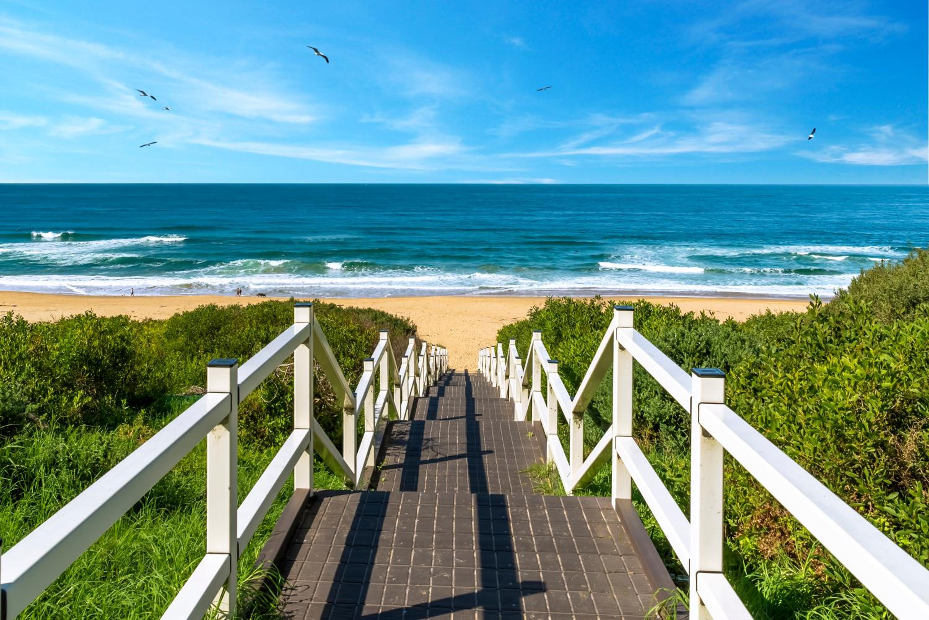 Luxury Beach House - Heated Private Pool & Heated Spa - Fire Pitt - Walk to Beach & Golf