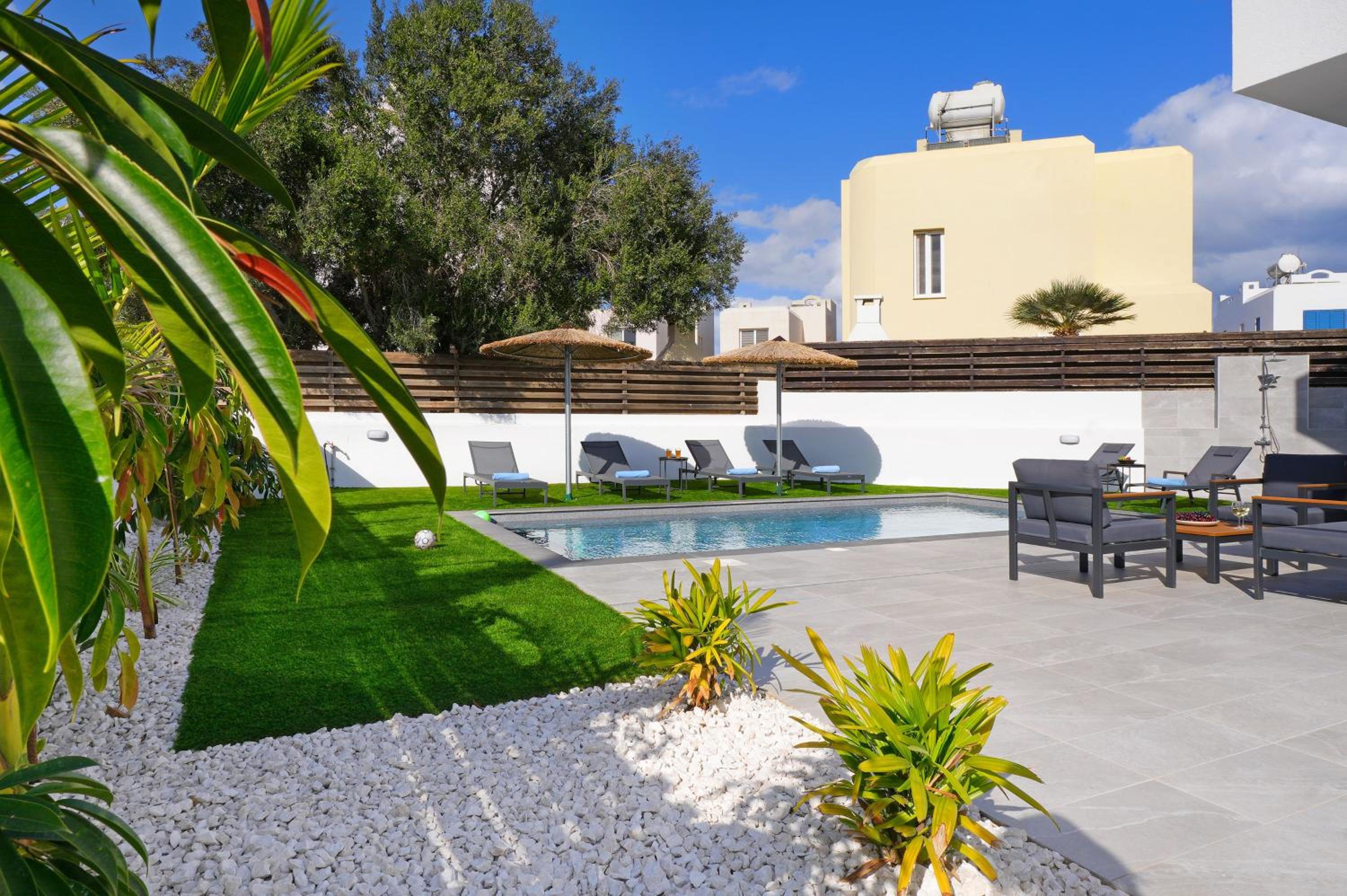 Villa Vitalia - 3 En-suite Beds with Private Pool